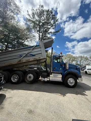 2018 International HX 620 Dump Truck — photo 2
