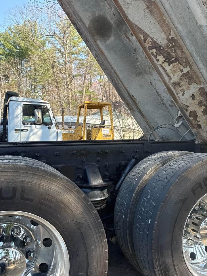 2018 International HX 620 Dump Truck - image 11