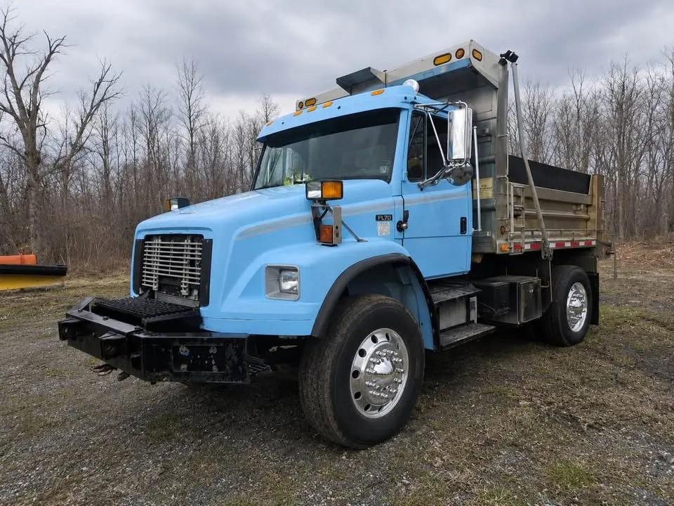 2003 Freightliner FL70 Dump Truck - image 5