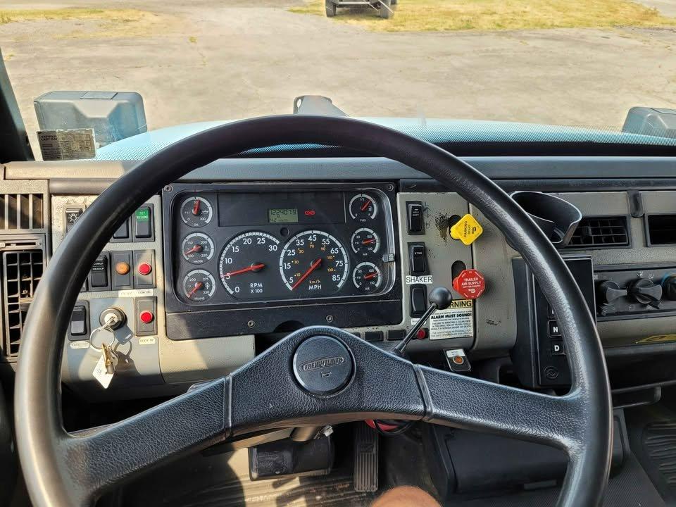 2003 Freightliner FL70 Dump Truck - image 3