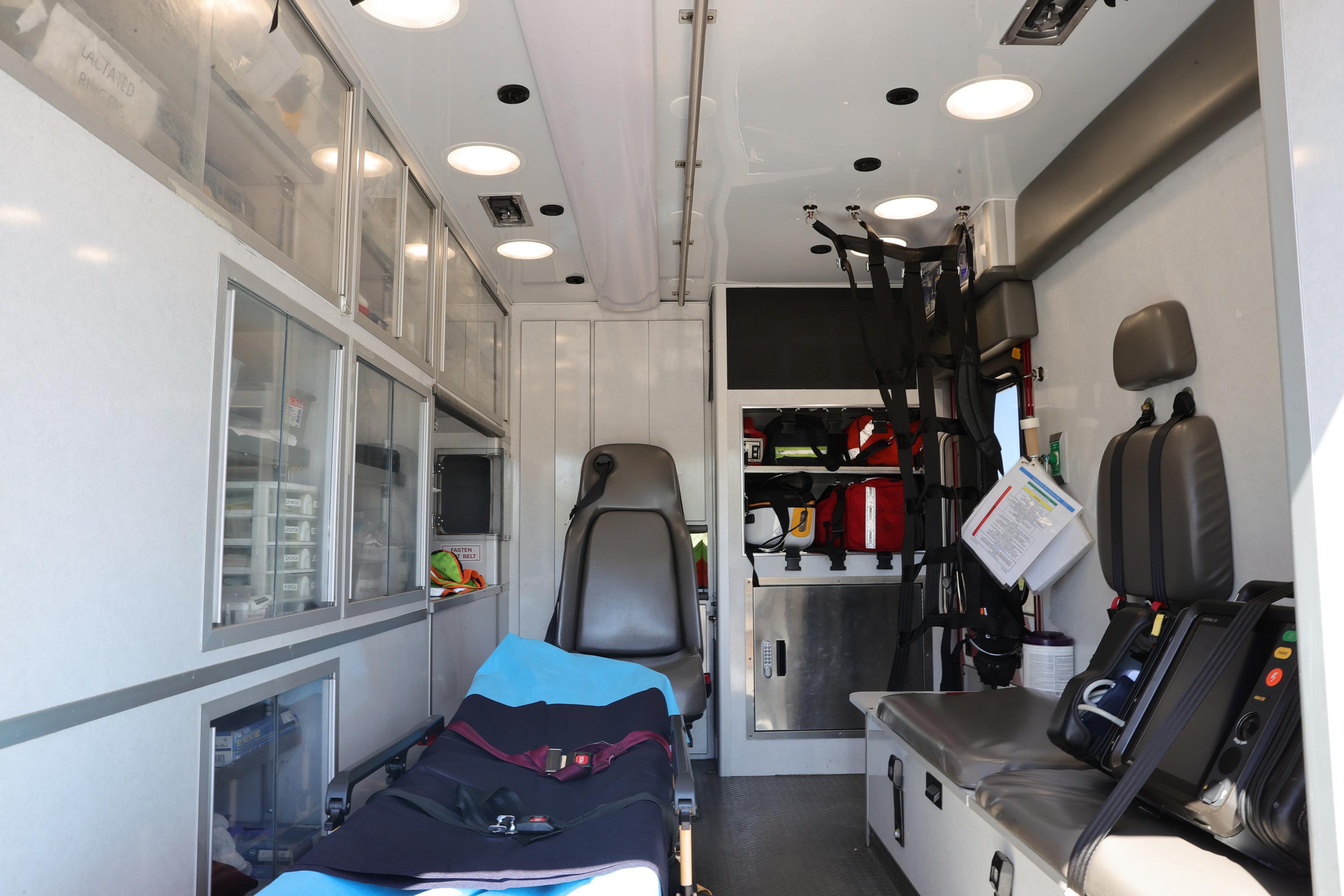 2018 Wheeled Coach F-350 Ambulance (with Stryker Stretcher) Type I - image 6
