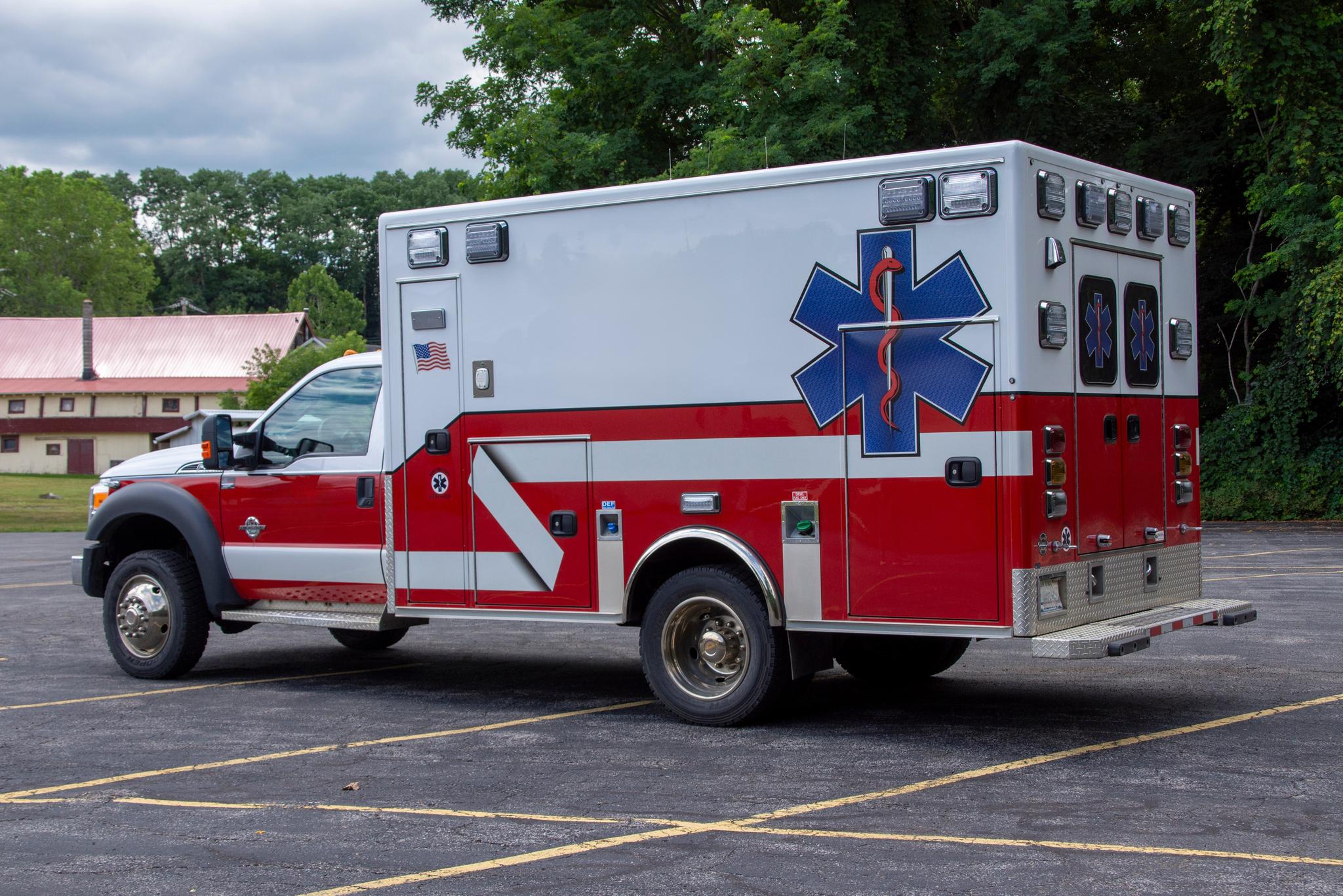 2016 F450 Medix 4x4 Type I - image 3