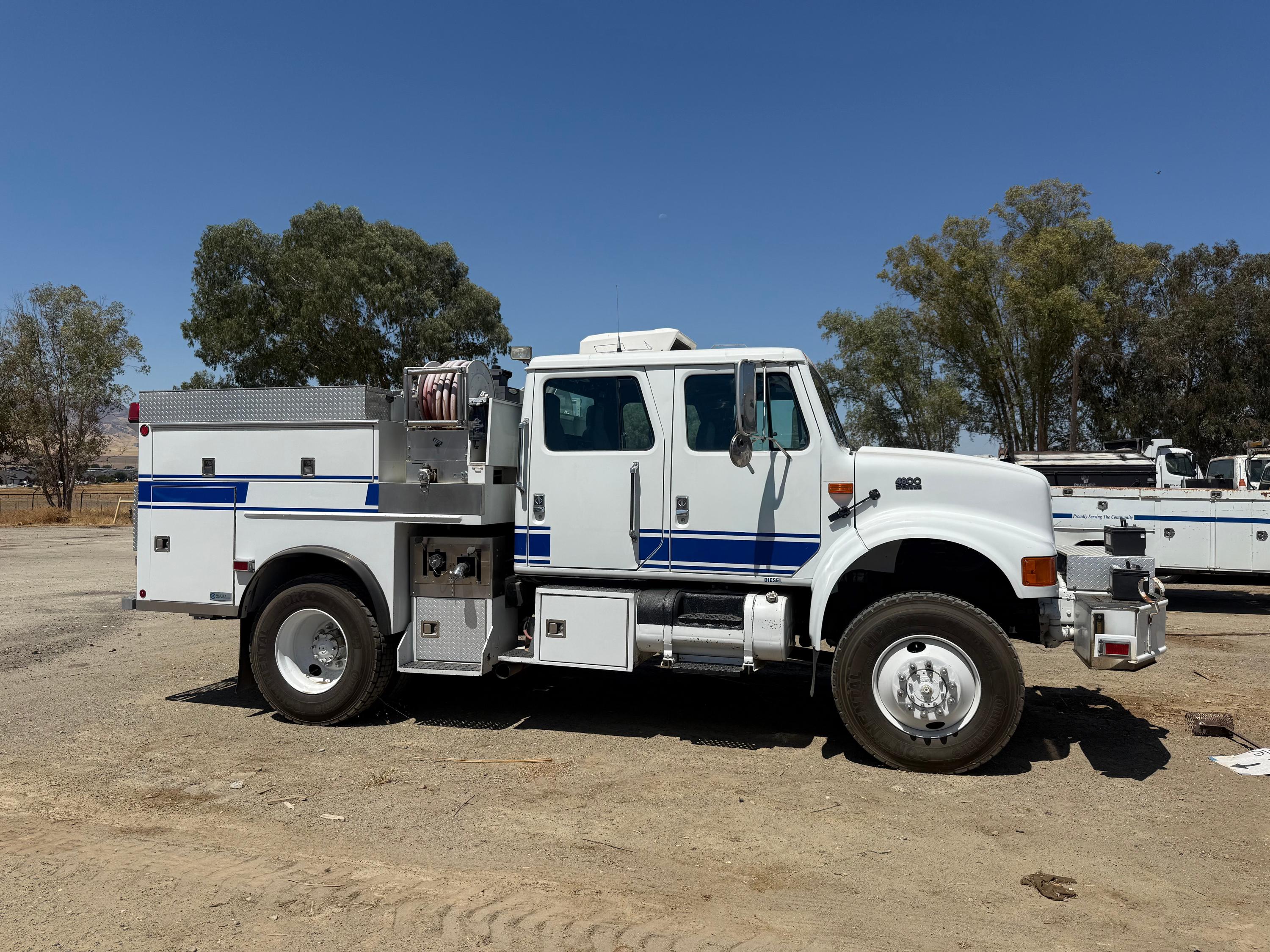 1988 International 4800 4x4 Brush Truck - image 1