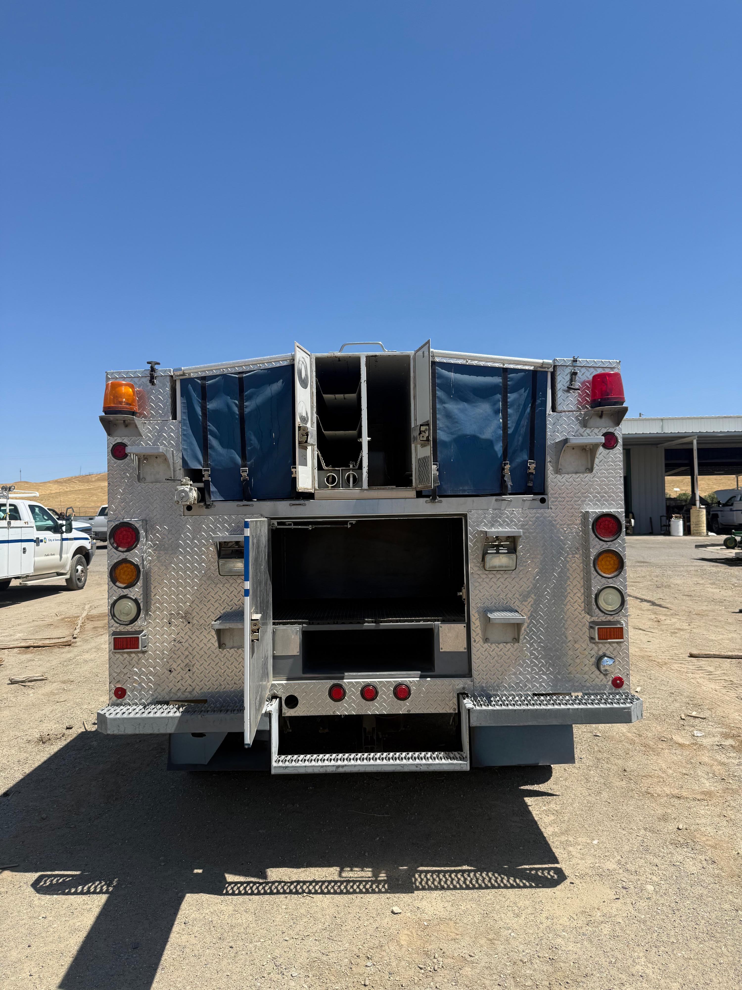 1988 International 4800 4x4 Brush Truck - image 4