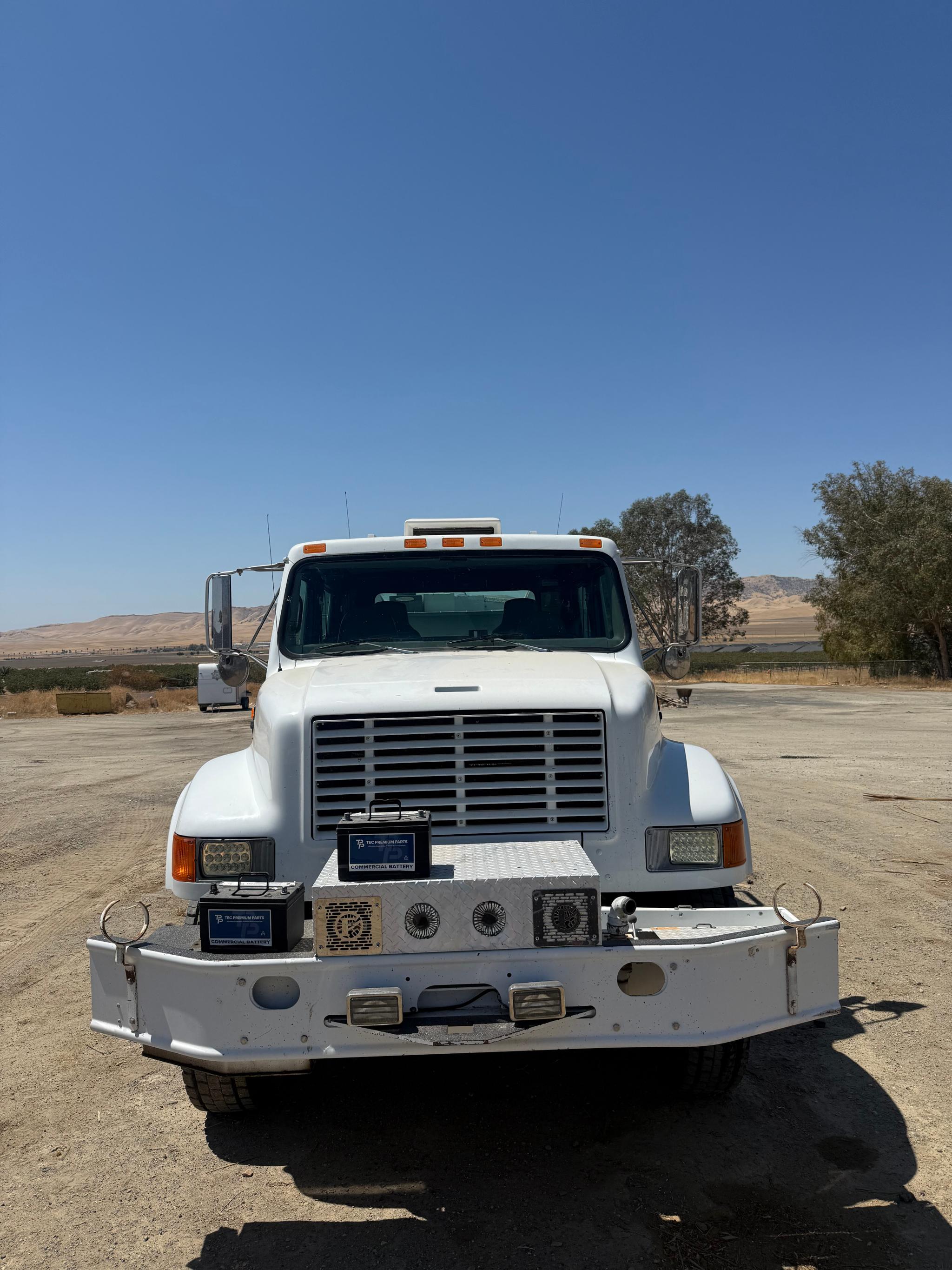 1988 International 4800 4x4 Brush Truck - image 2