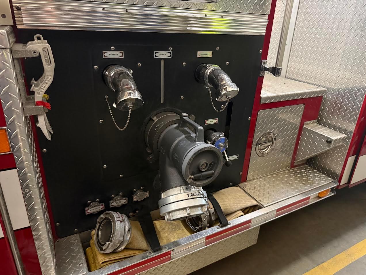 1994 E-One Hurricane Pumper - image 16