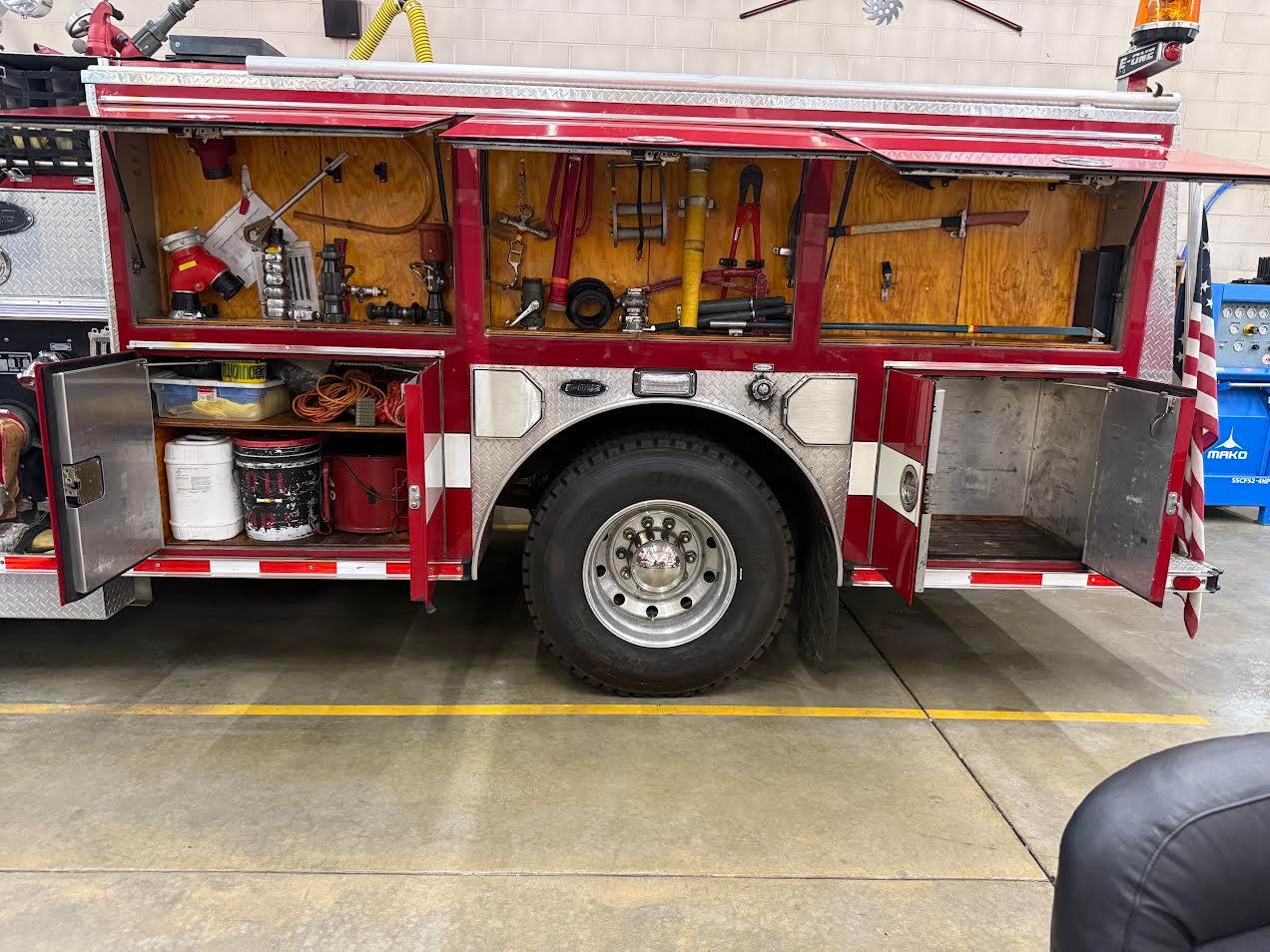 1994 E-One Hurricane Pumper - image 9