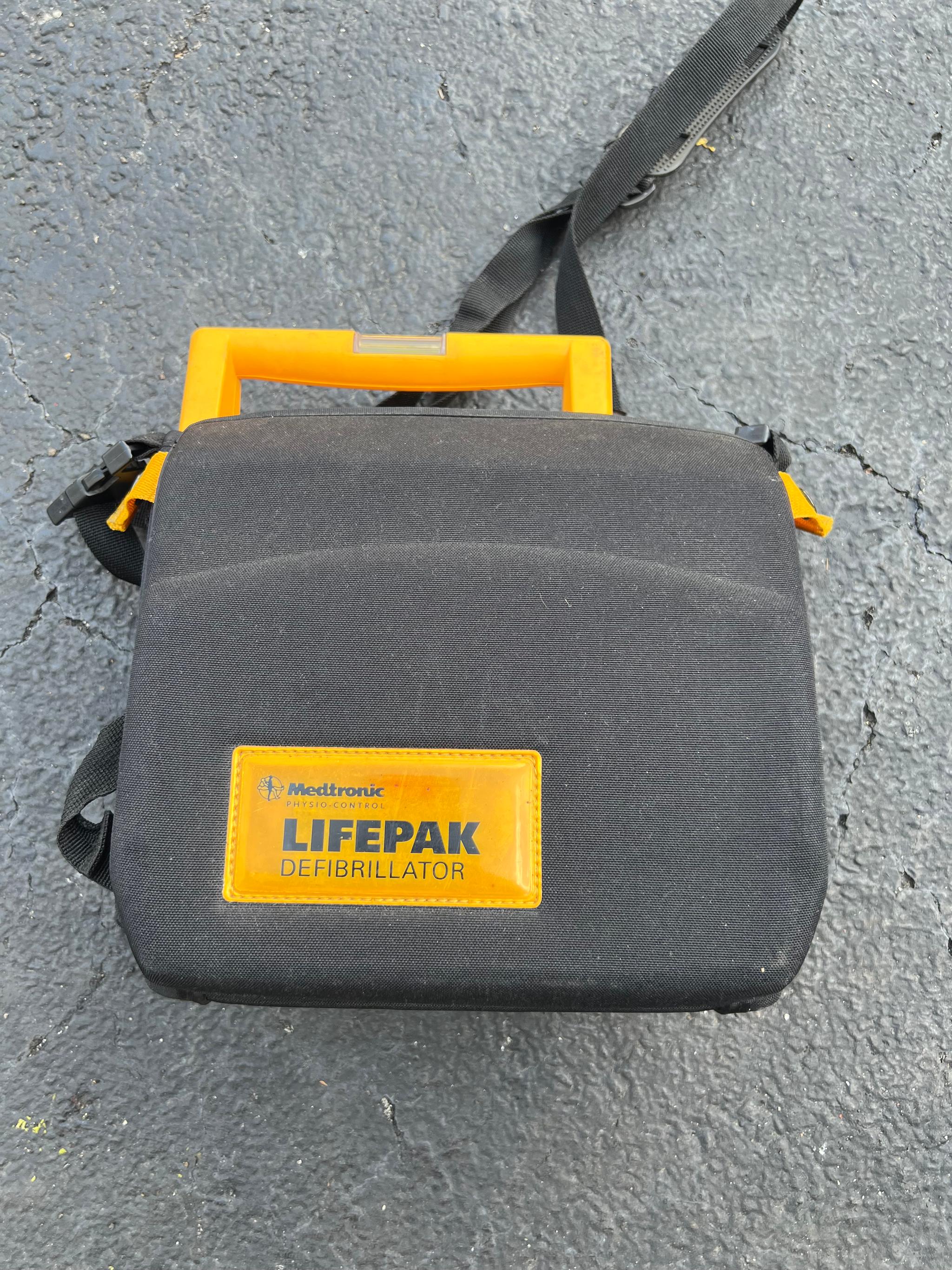 Lifepak 500 AED - image 1