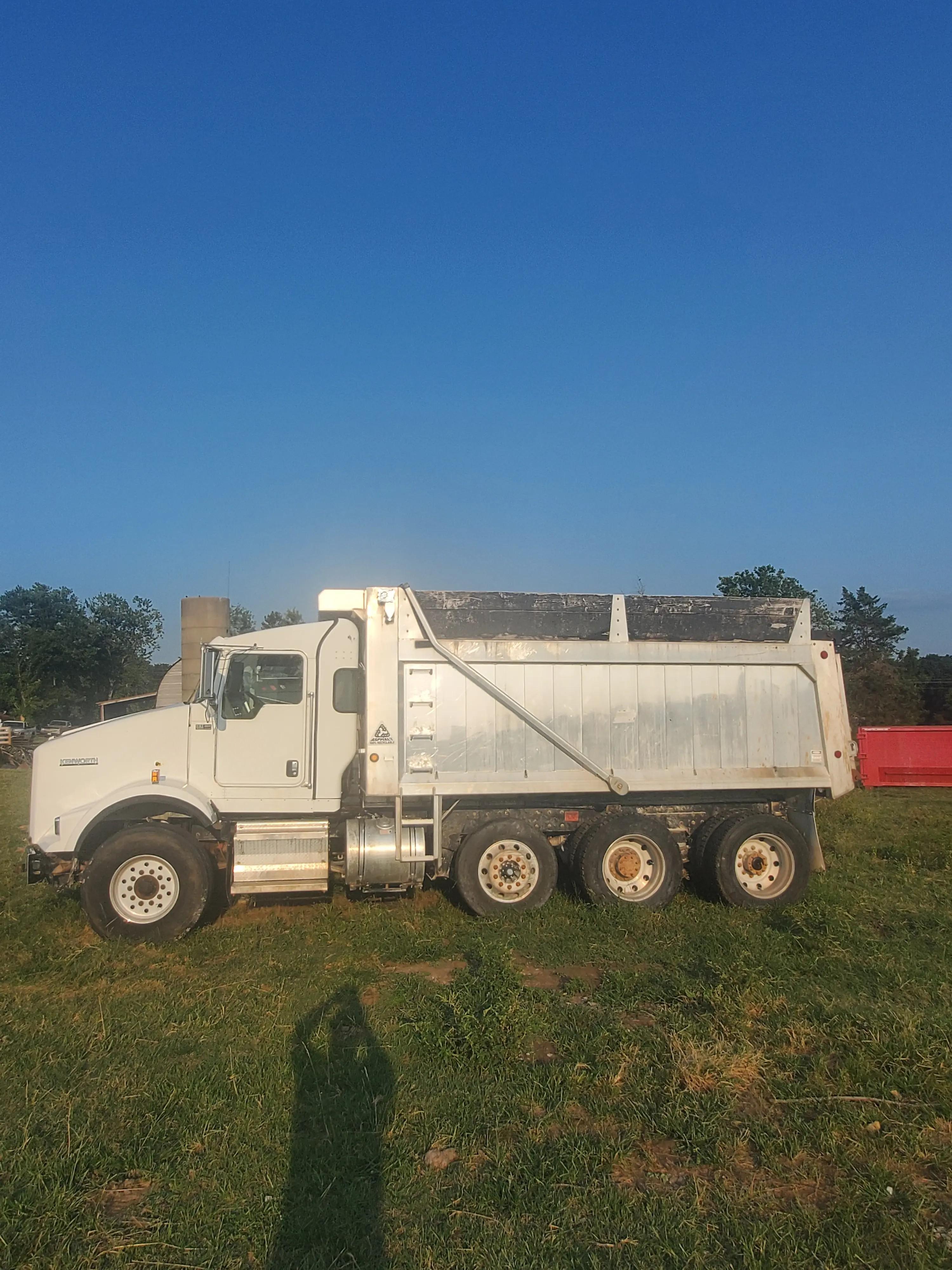 2009 Kenworth T800 Dump Truck - image 8