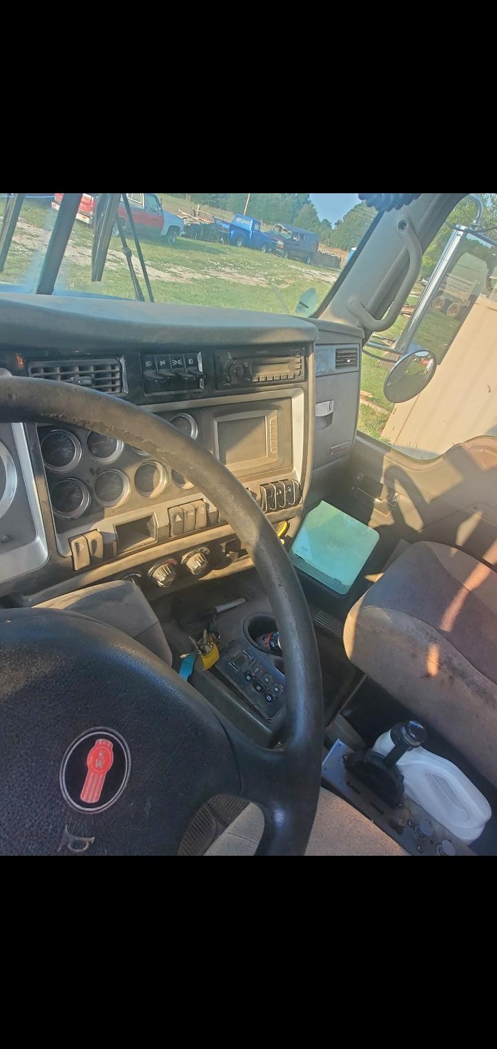 2009 Kenworth T800 Dump Truck - image 4