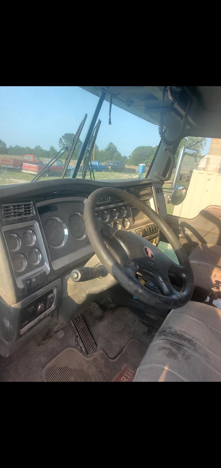 2009 Kenworth T800 Dump Truck - image 3