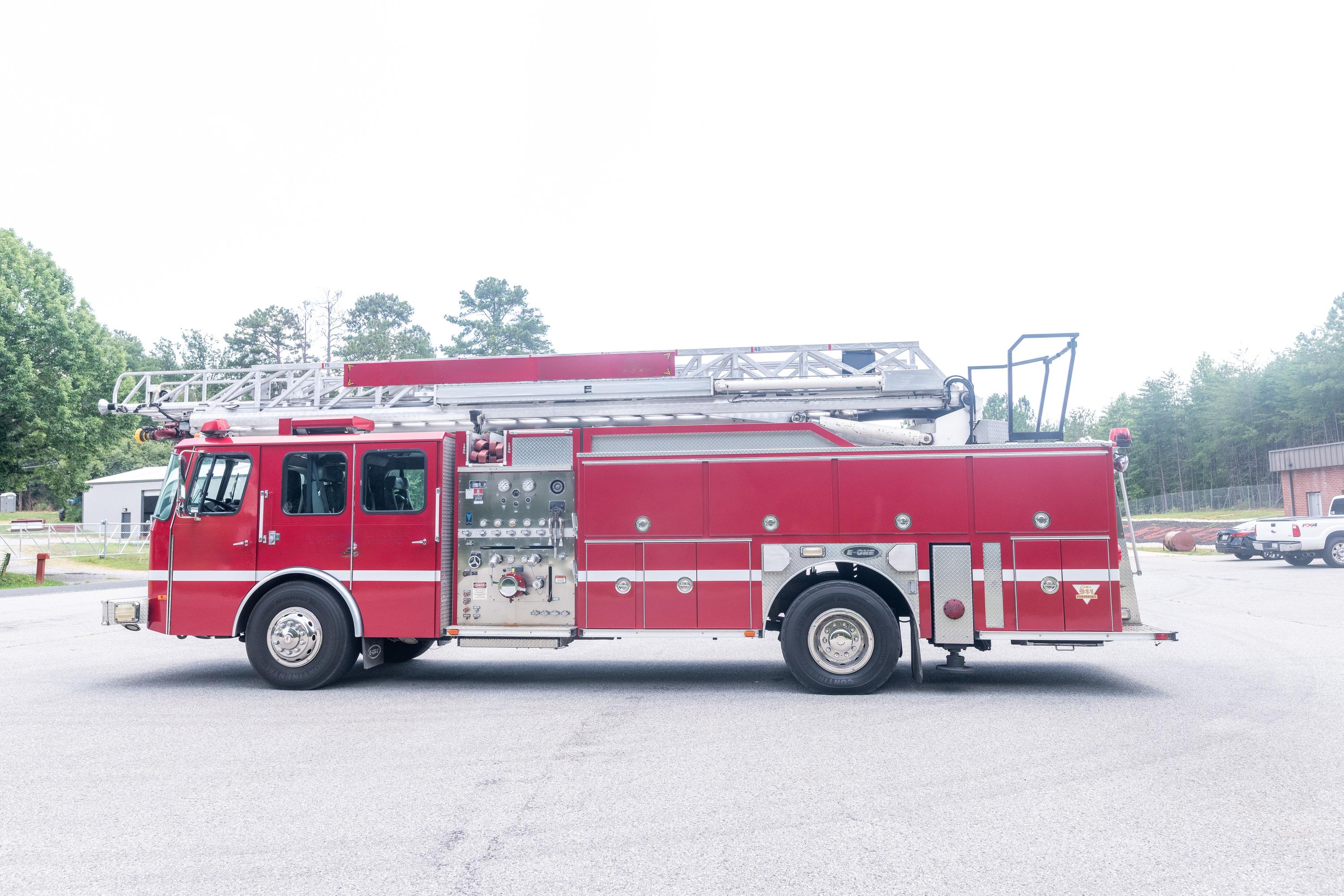 1997 E-One 75' Aerial - image 9