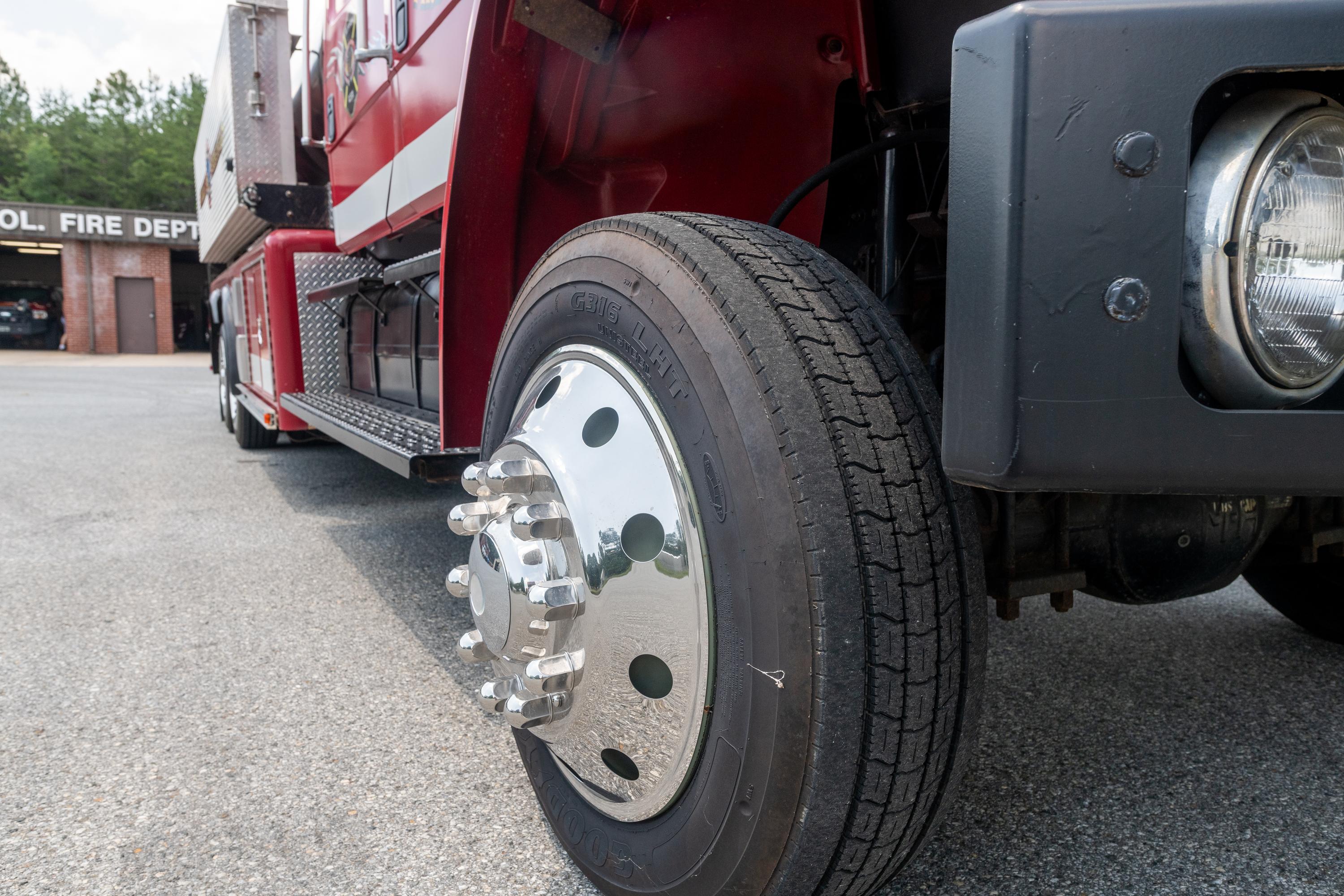 2003 Freightliner Tanker - image 13