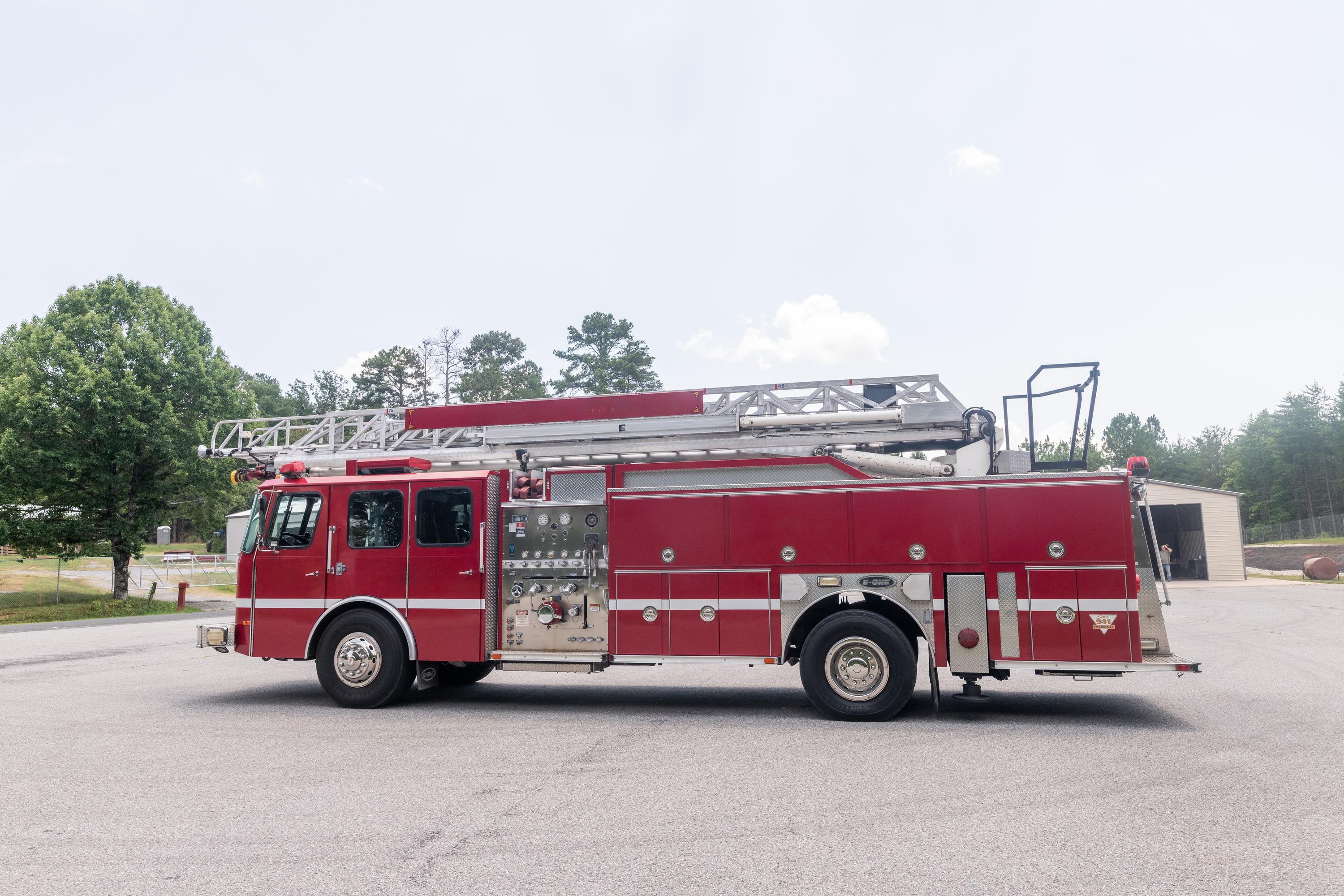 1997 E-One 75' Aerial - image 8