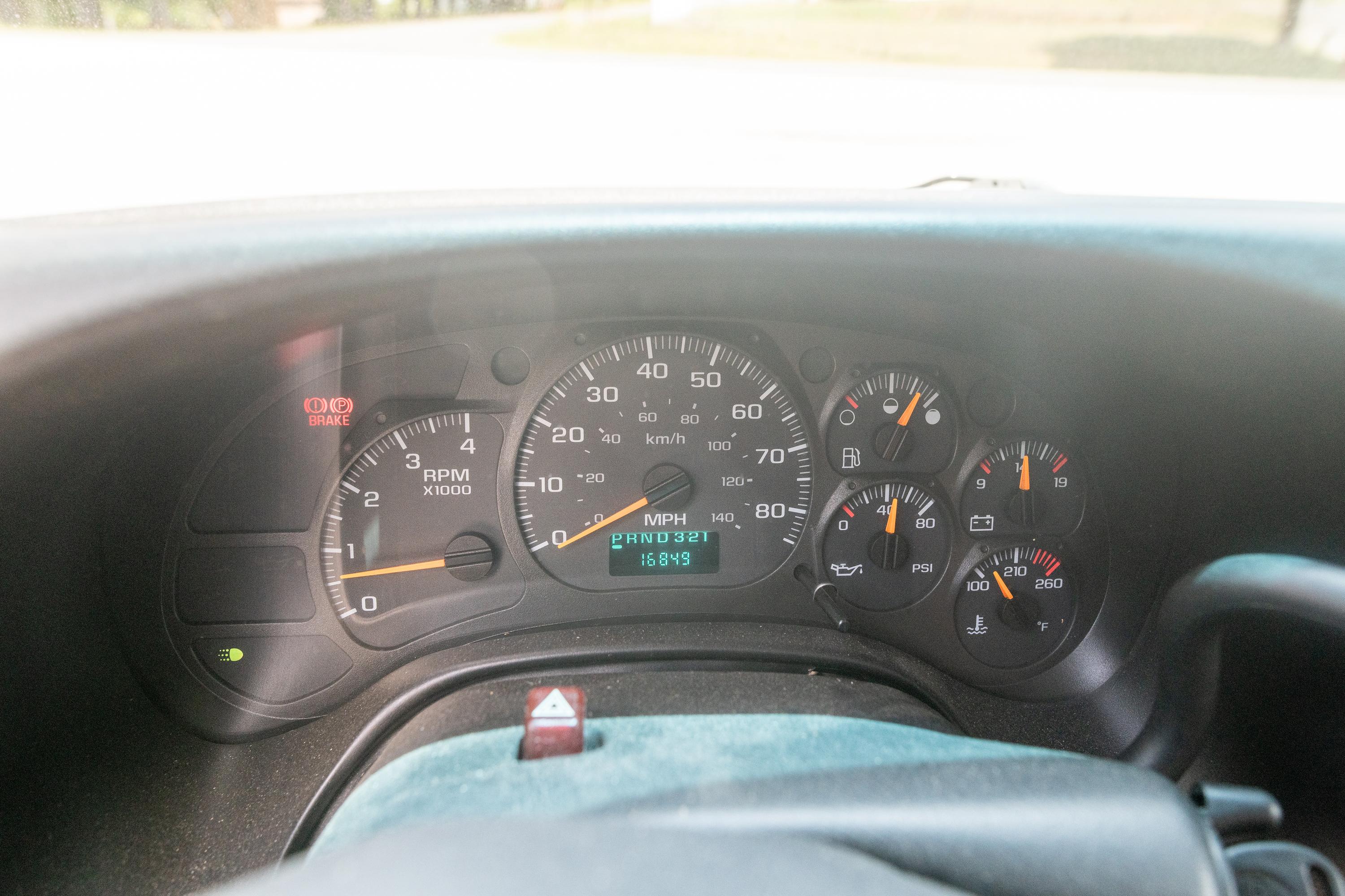2003 GMC Squad - image 23