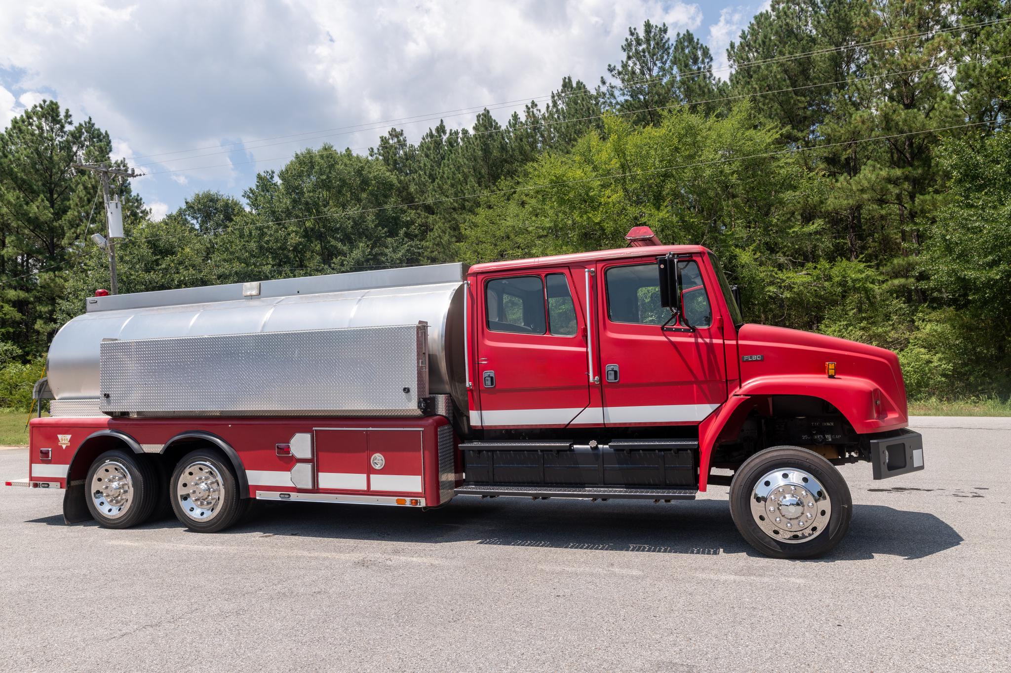 2003 Freightliner Tanker - image 1