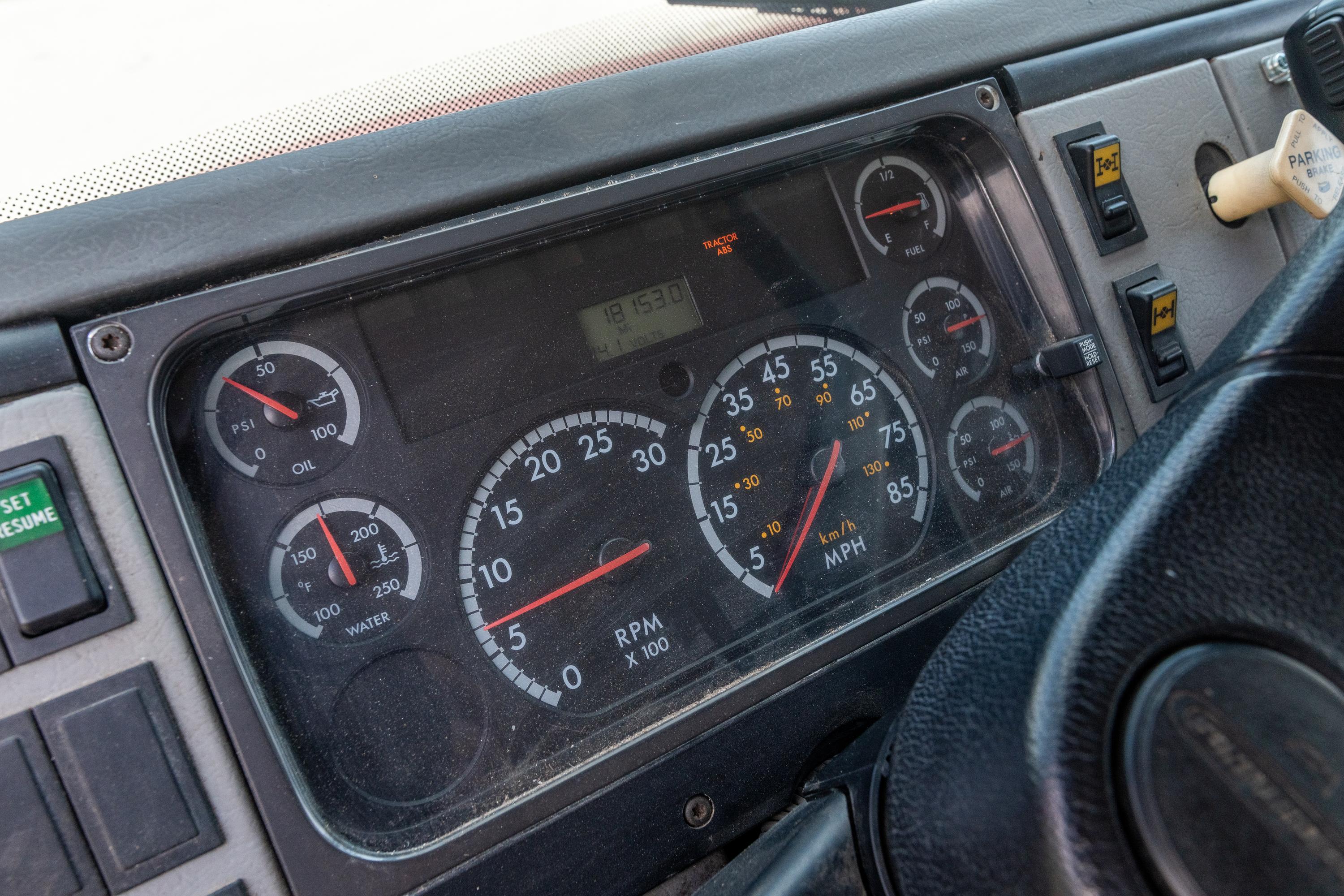 2003 Freightliner Tanker - image 50