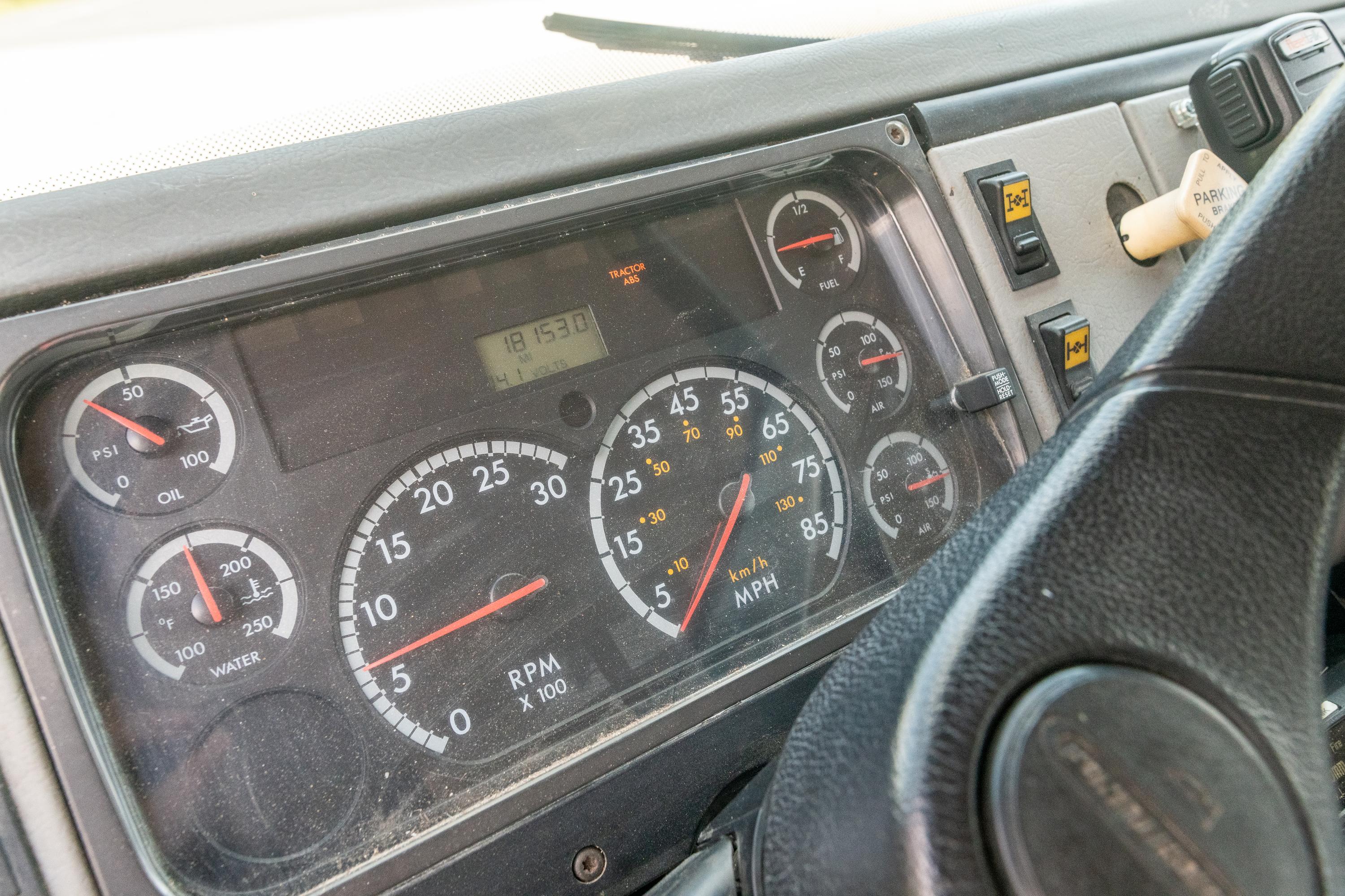 2003 Freightliner Tanker - image 51