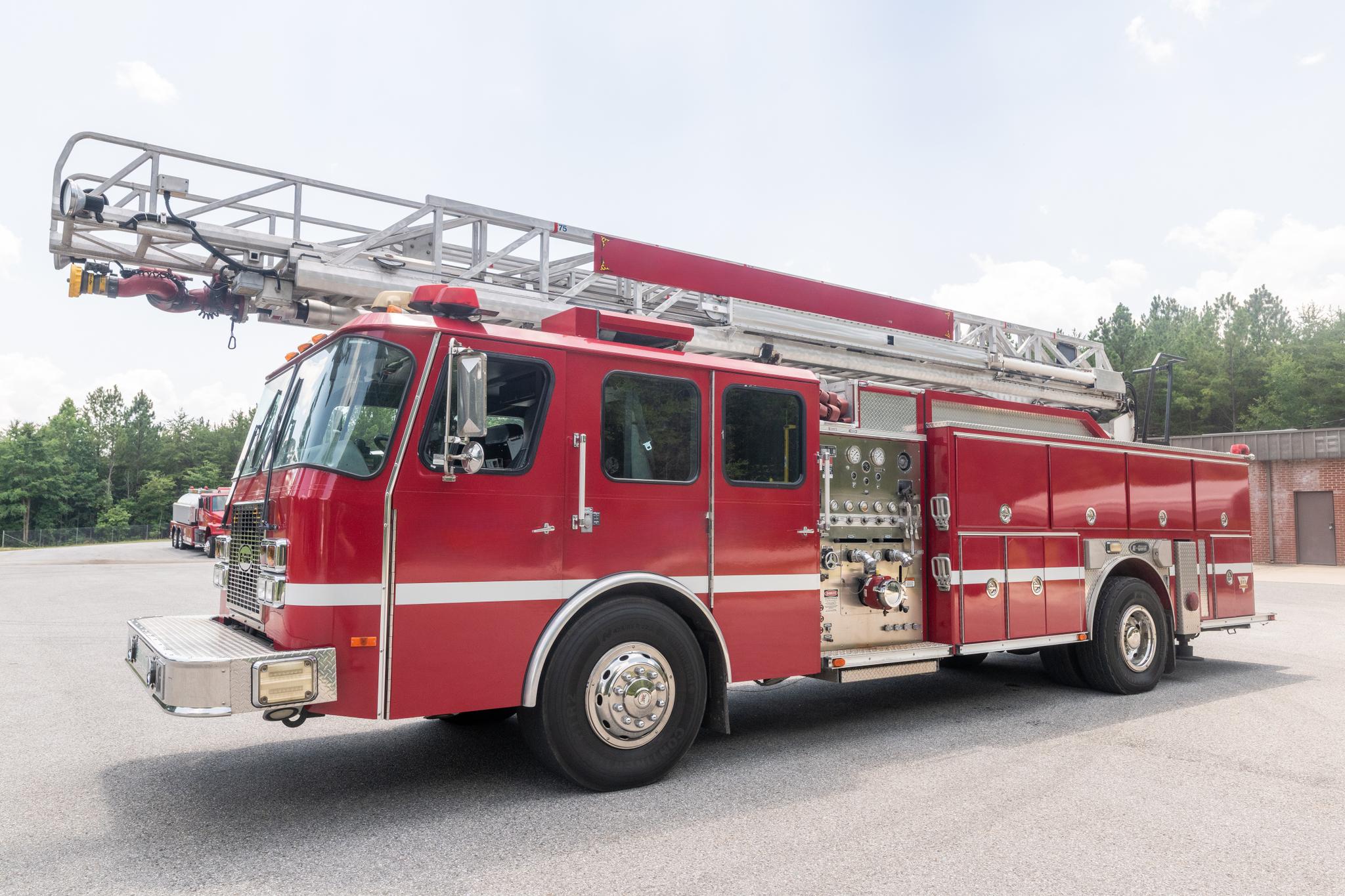 1997 E-One 75' Aerial - image 4