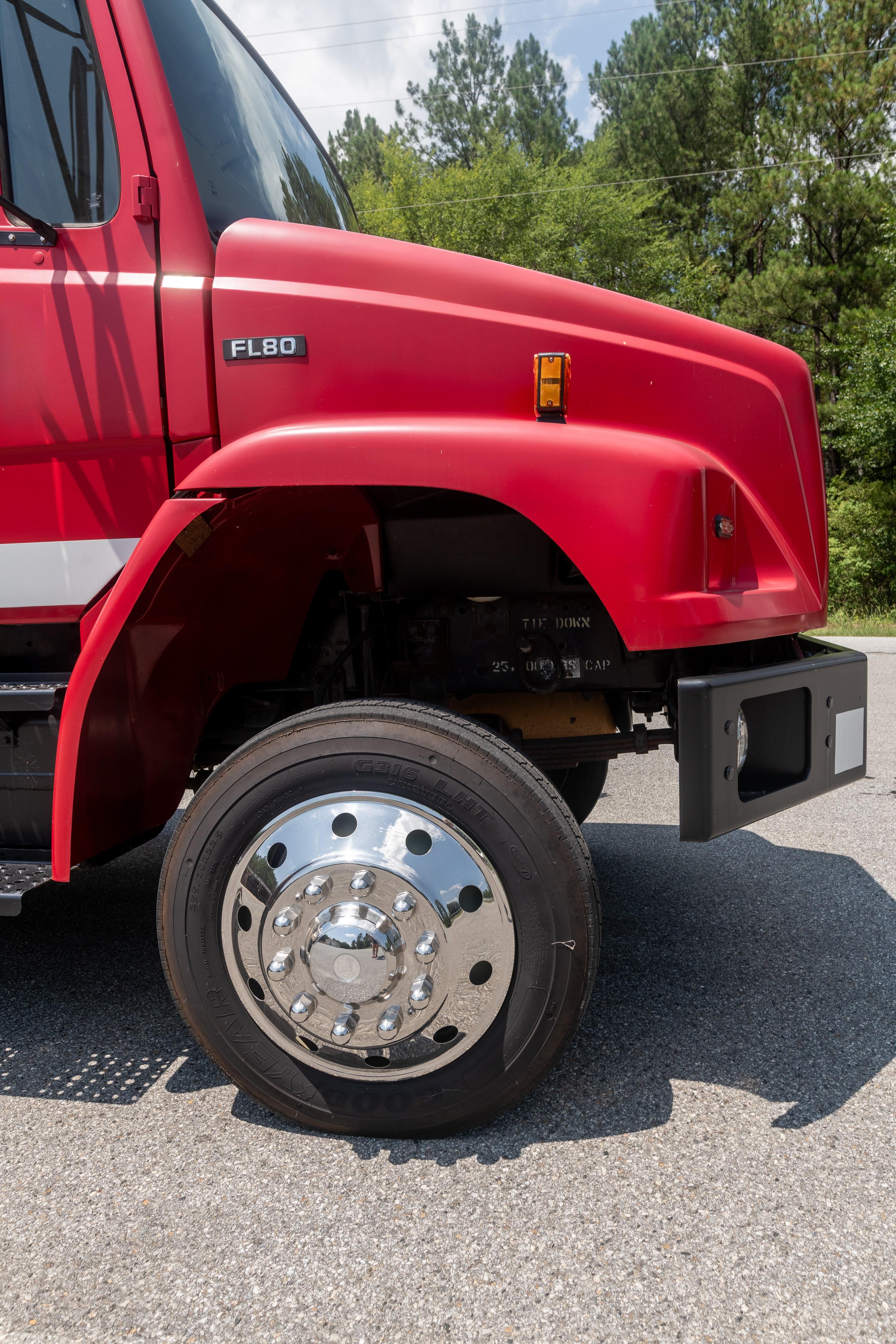 2003 Freightliner Tanker - image 9