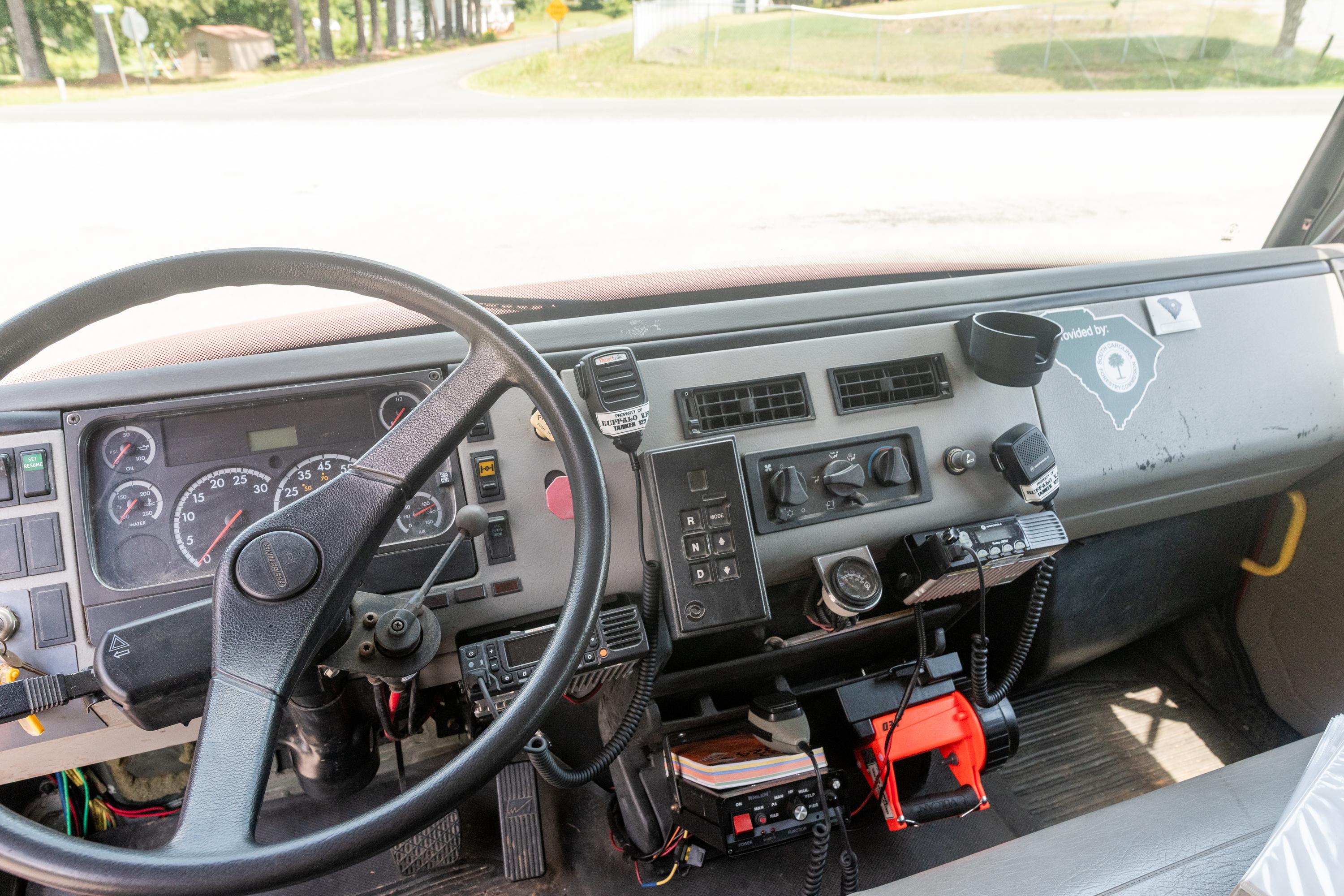 2003 Freightliner Tanker - image 17