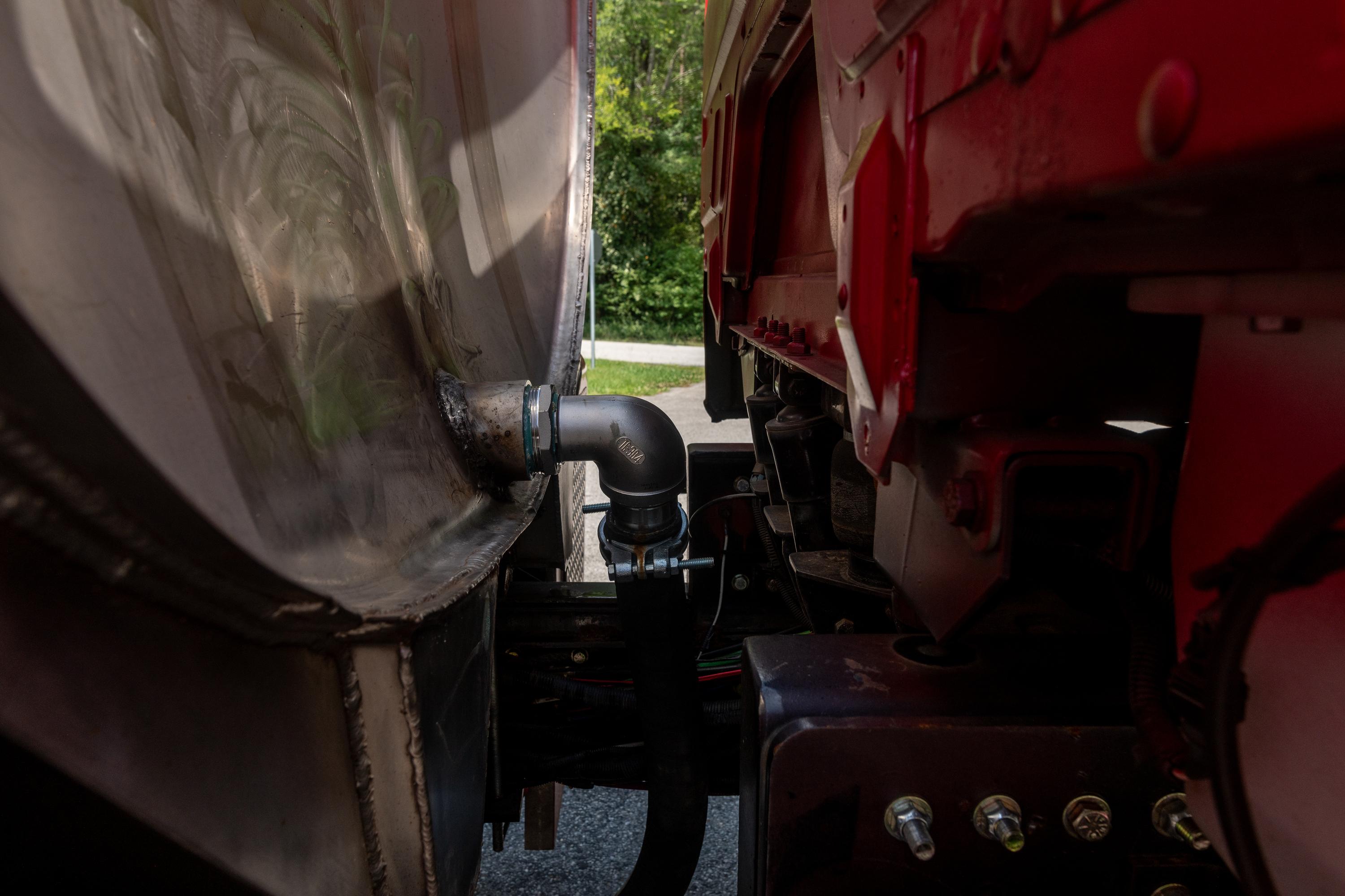 2003 Freightliner Tanker - image 38