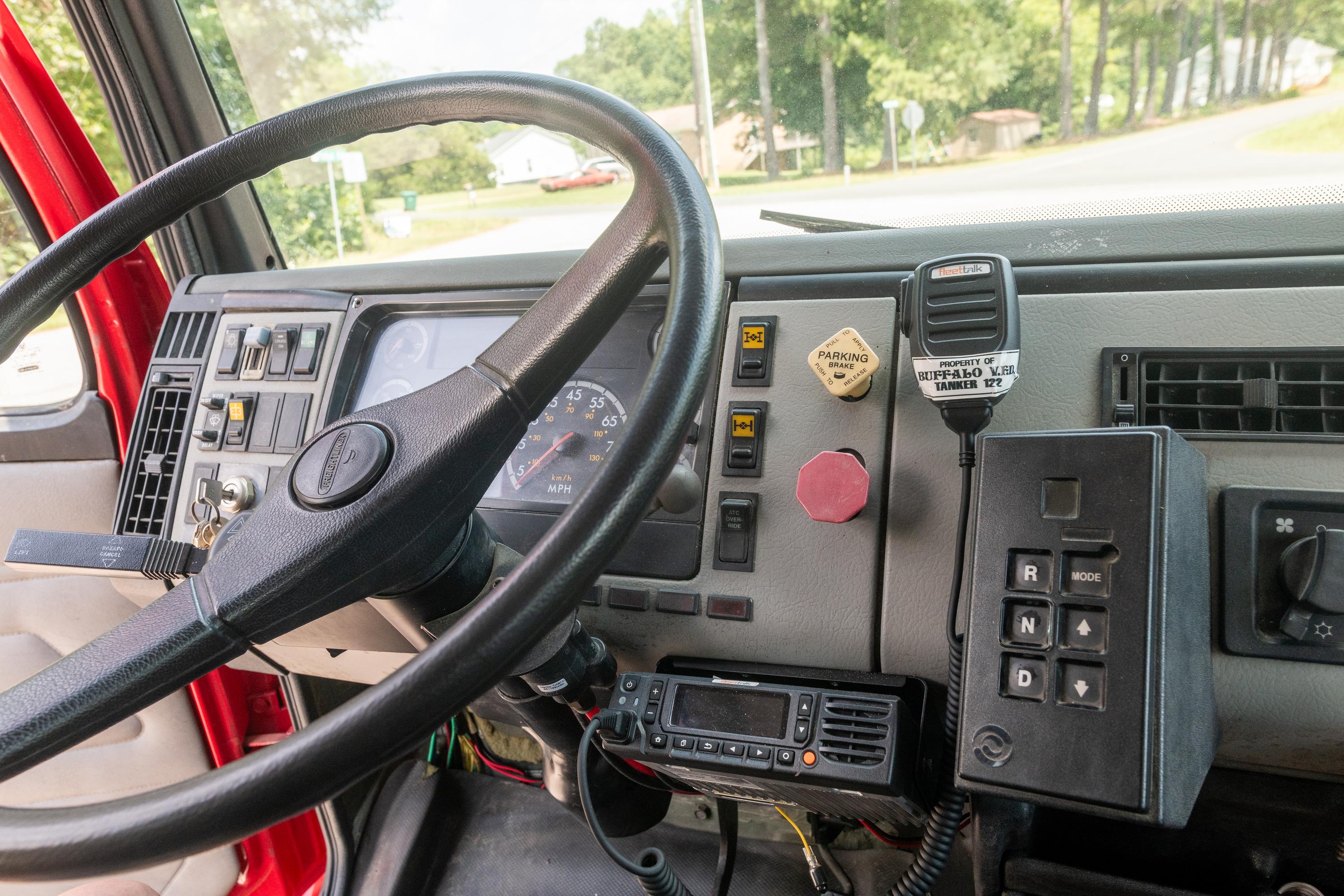 2003 Freightliner Tanker - image 24