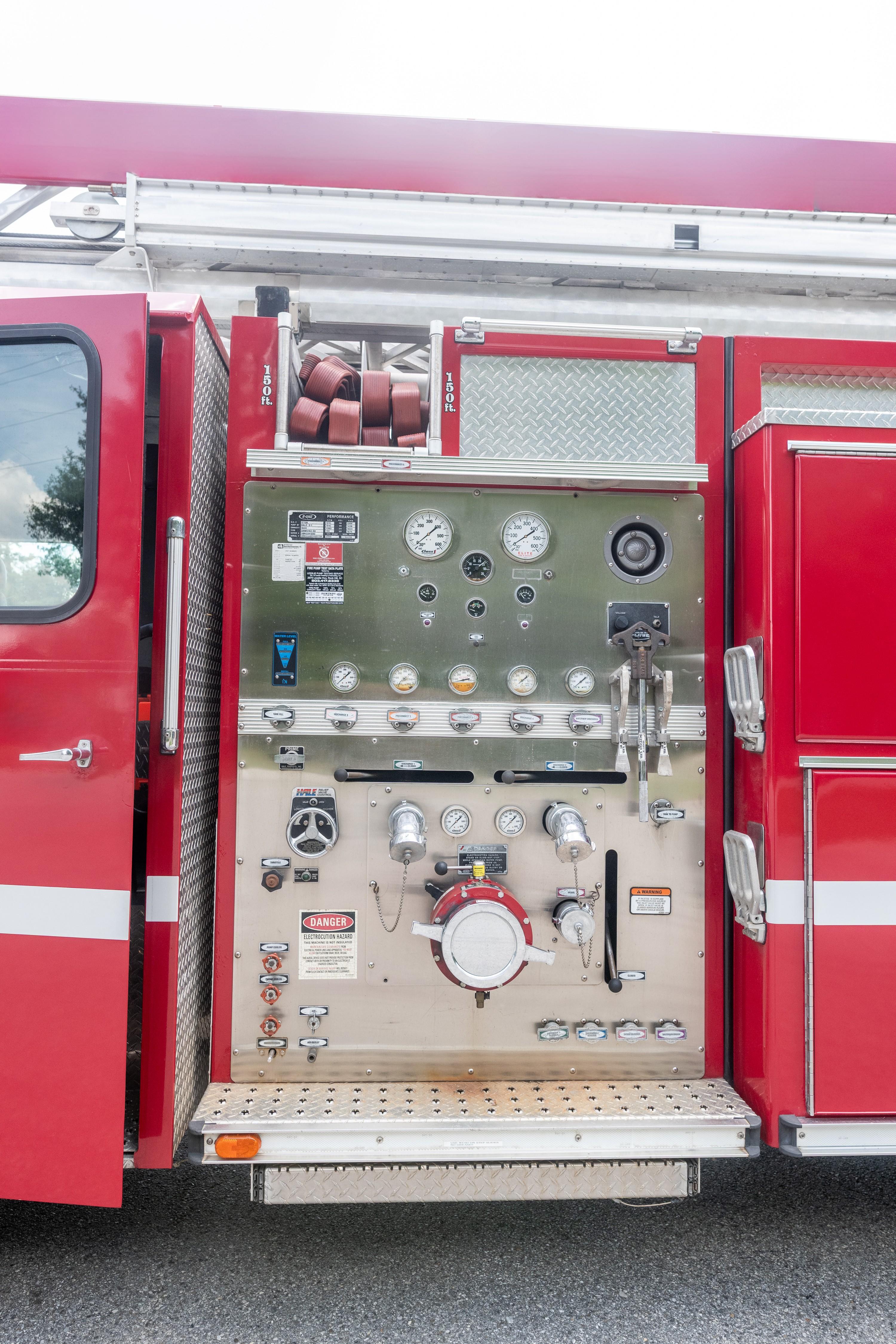1997 E-One 75' Aerial - image 58