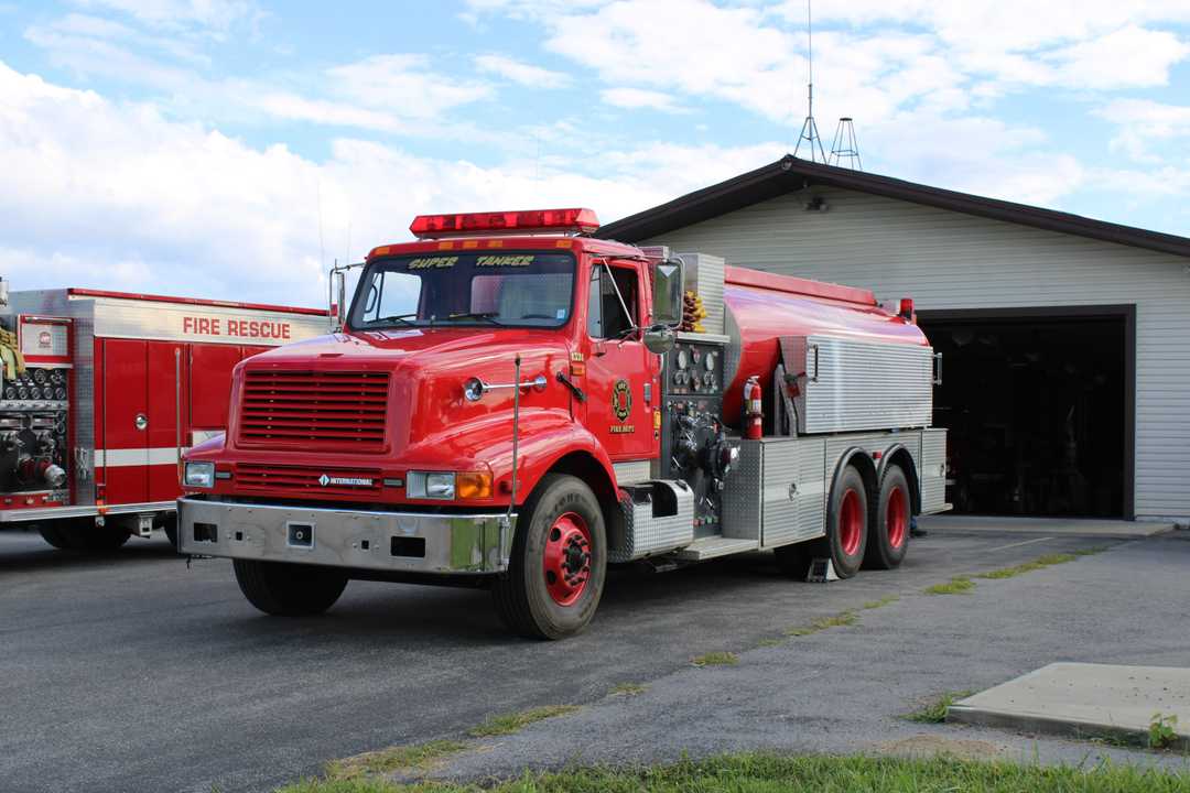 2002 International Tanker (3000gal)