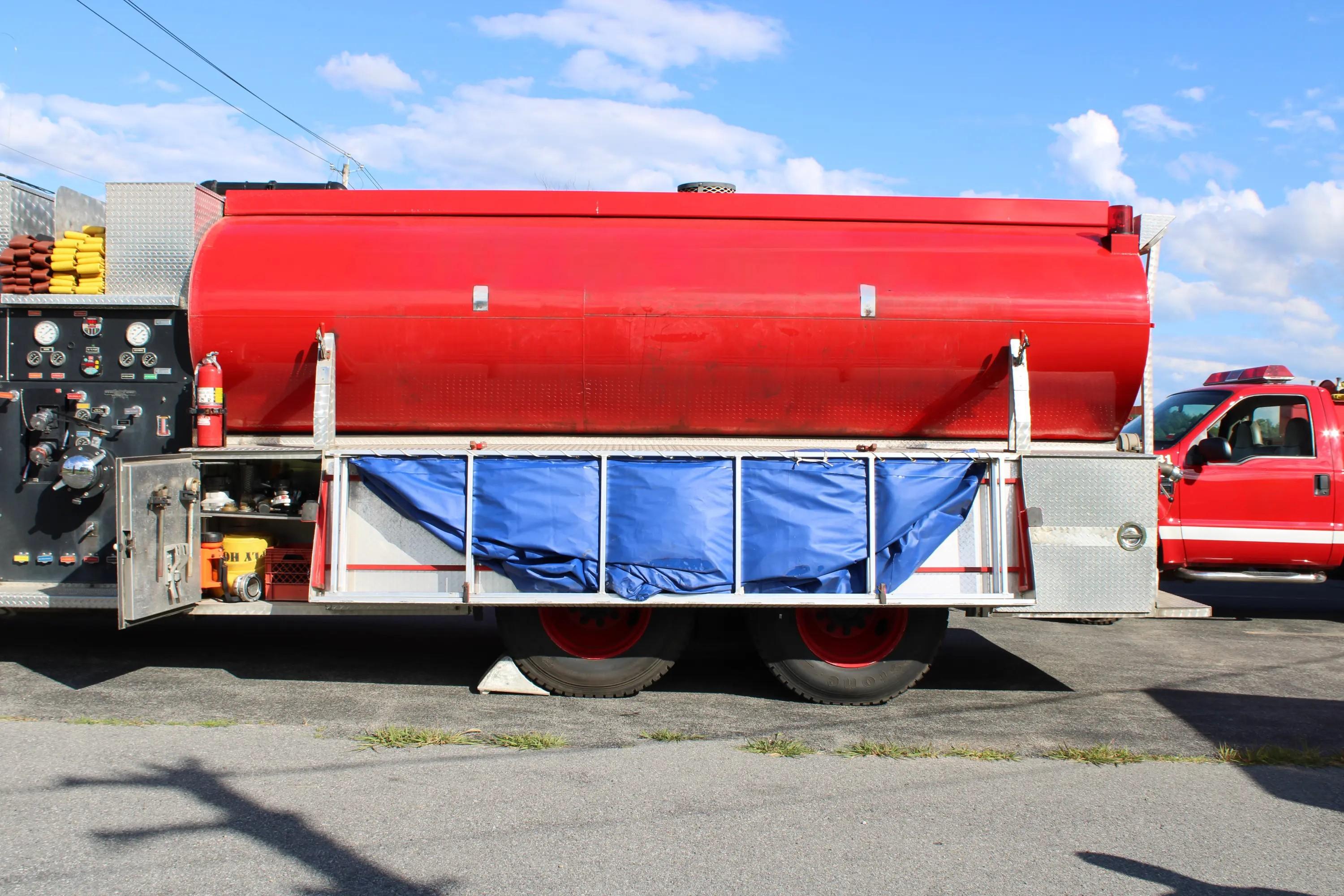 2002 International Tanker 1000/3000 - image 8