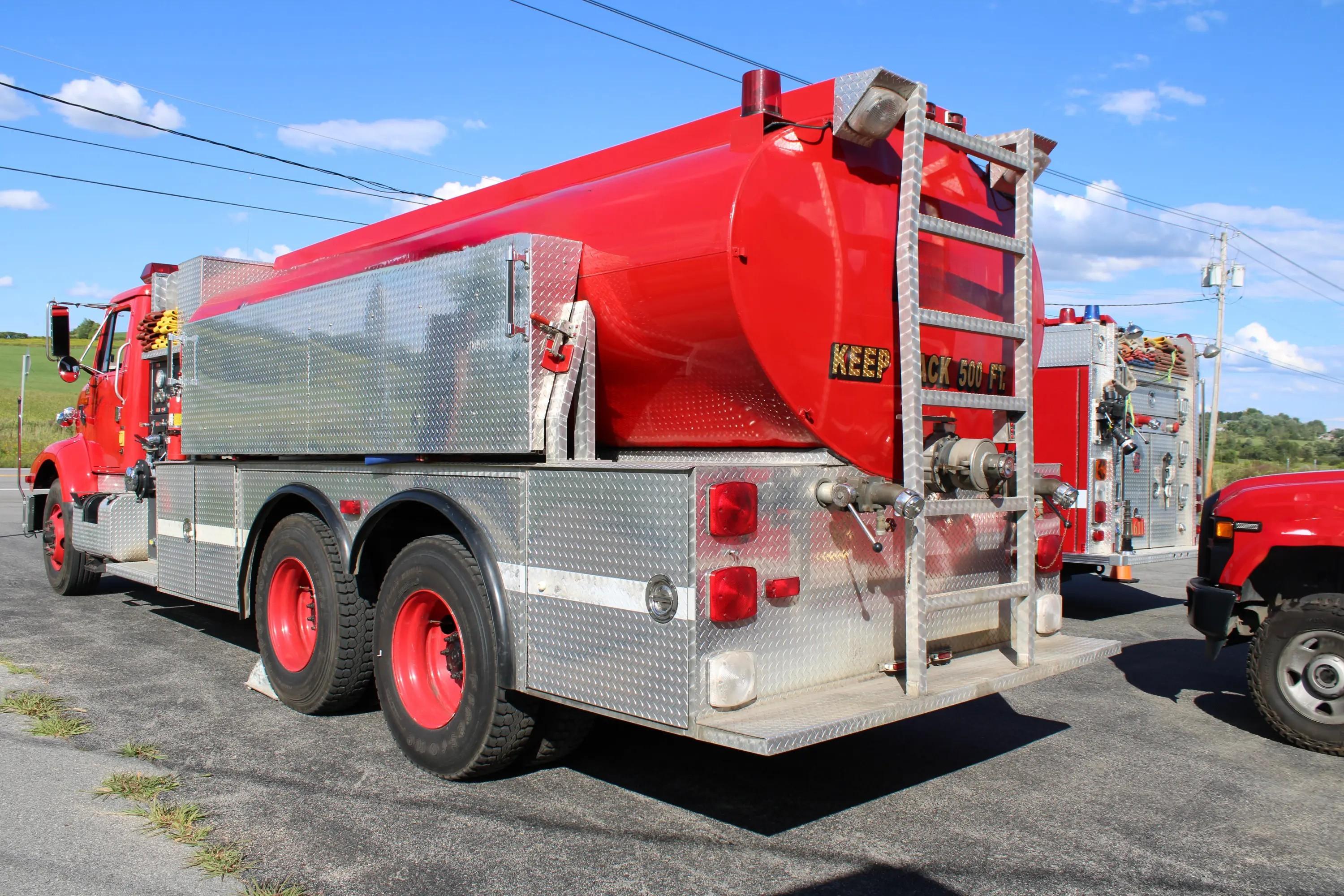 2002 International Tanker 1000/3000 - image 9