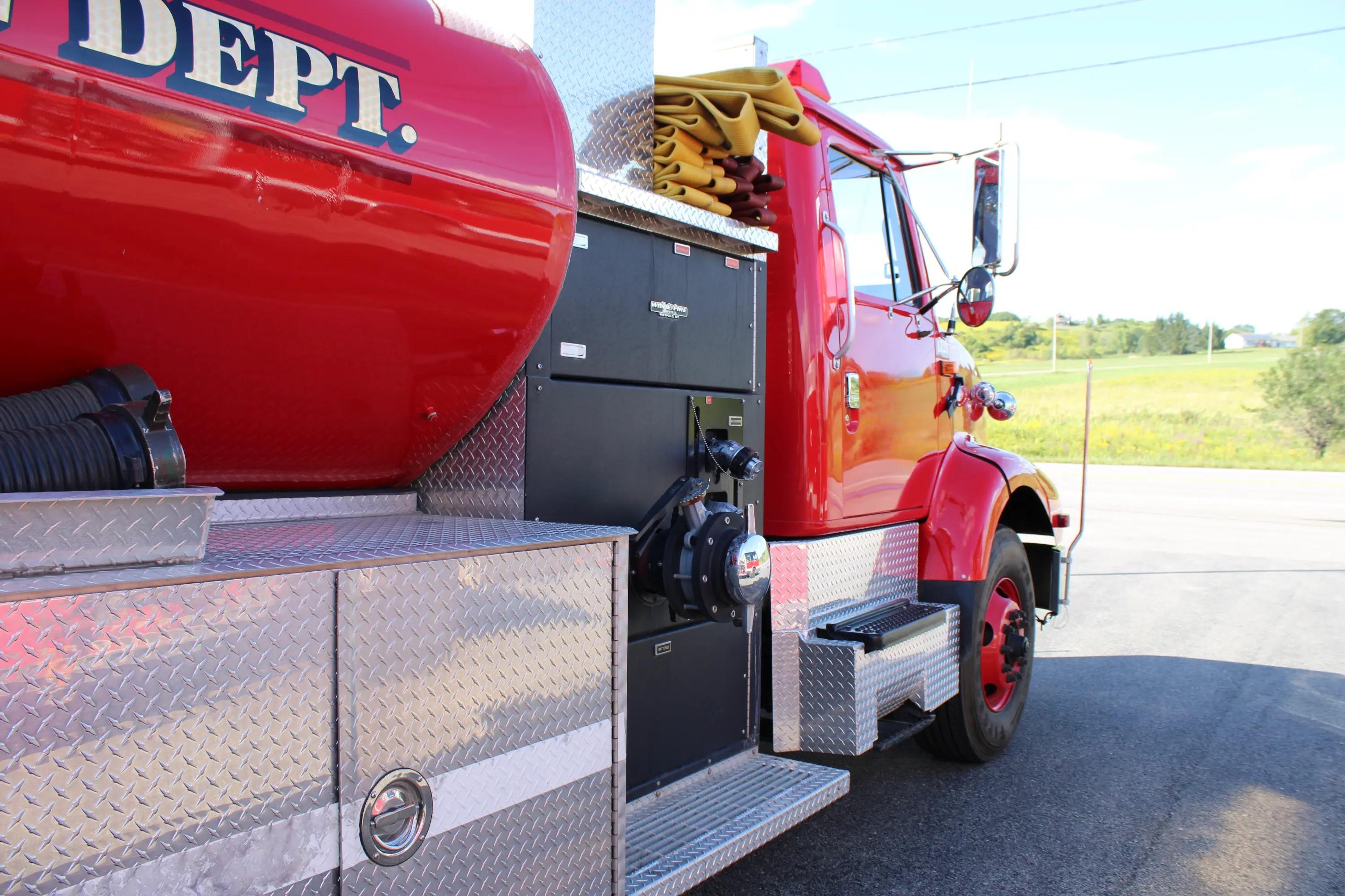 2002 International Tanker 1000/3000 - image 6