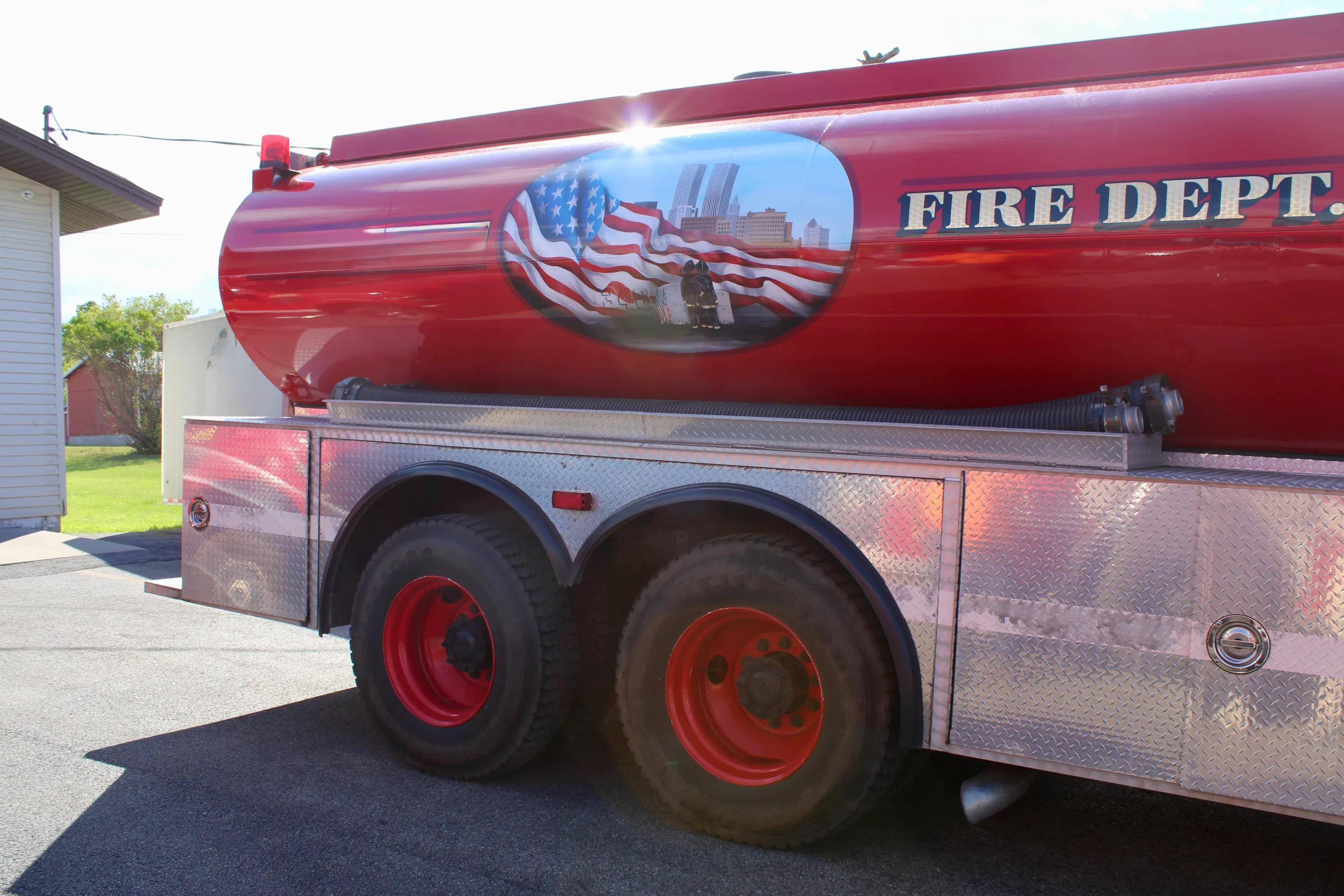 2002 International Tanker 1000/3000 - image 7