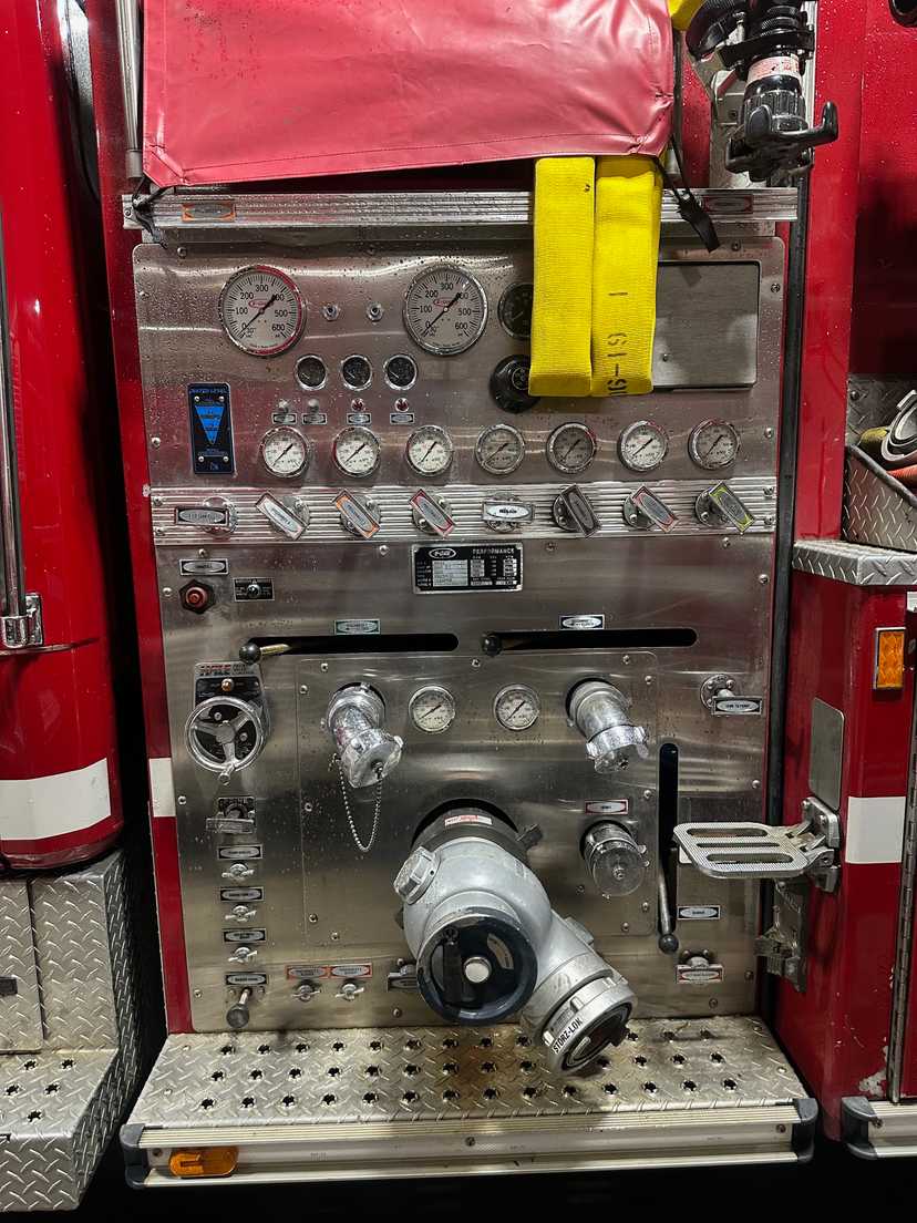 1999 E-One Freightliner Pumper — photo 7
