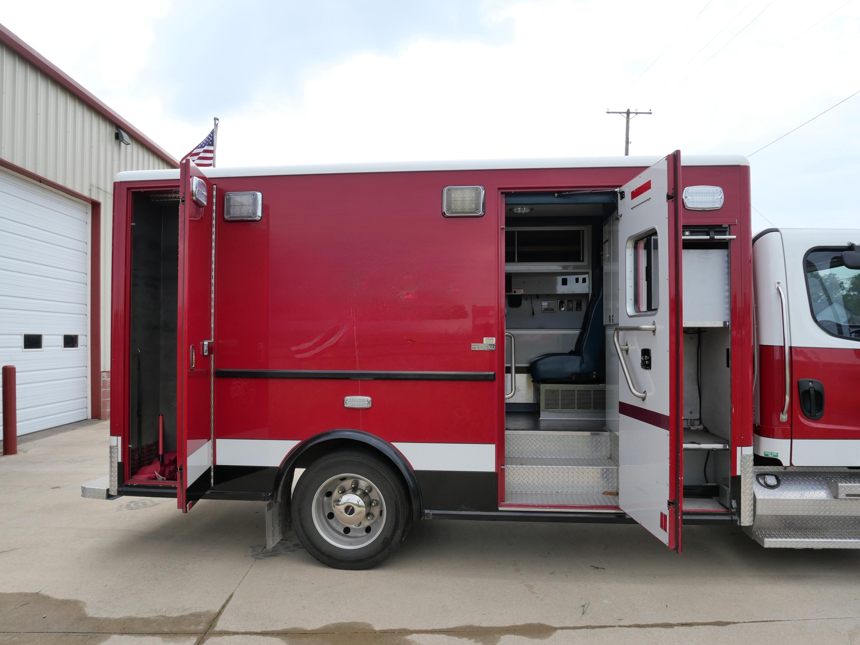 2010 Horton Freightliner Ambulance w/ Stryker Stretcher Type I - image 11