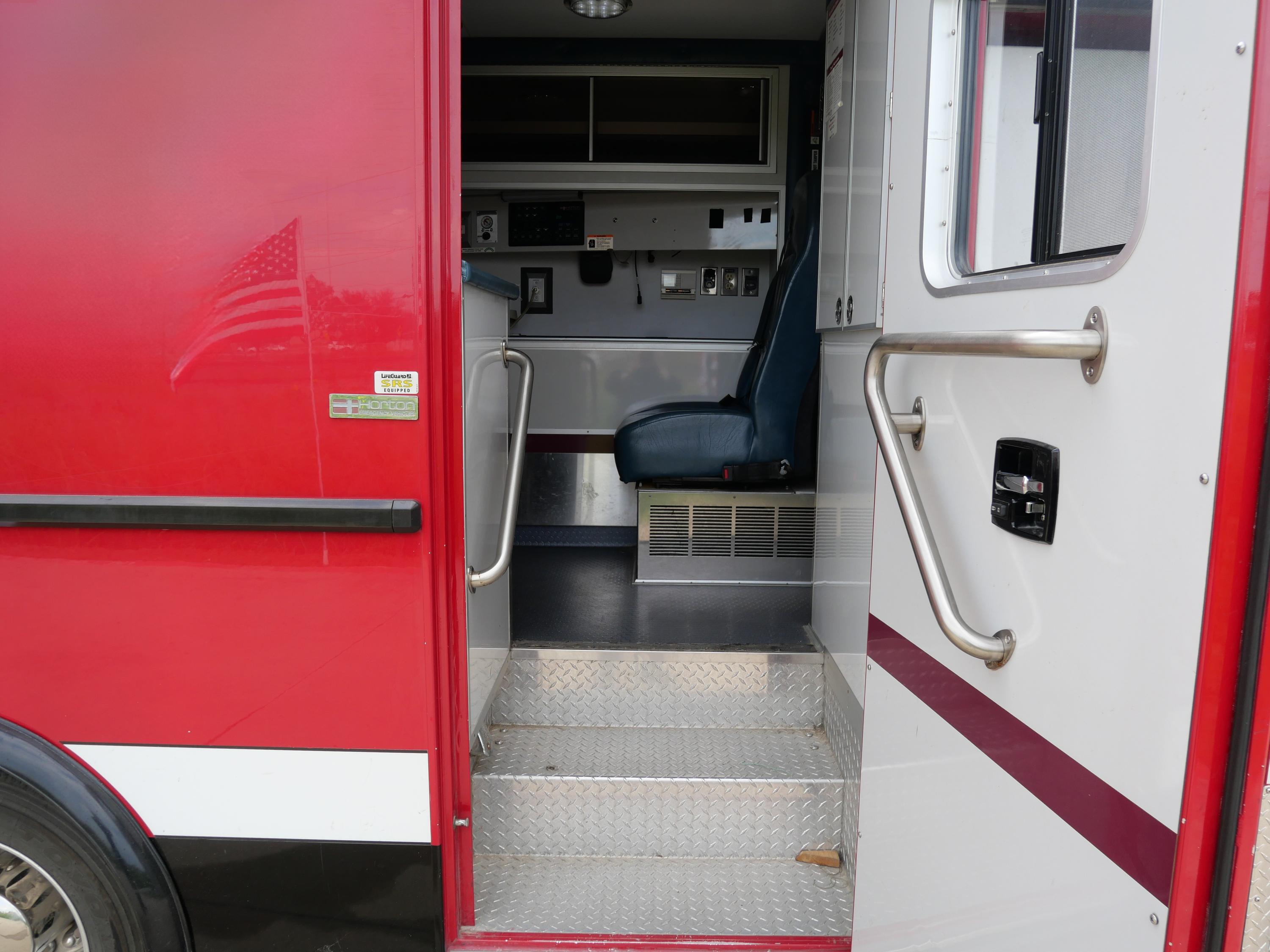 2010 Horton Freightliner Ambulance w/ Stryker Stretcher Type I - image 13