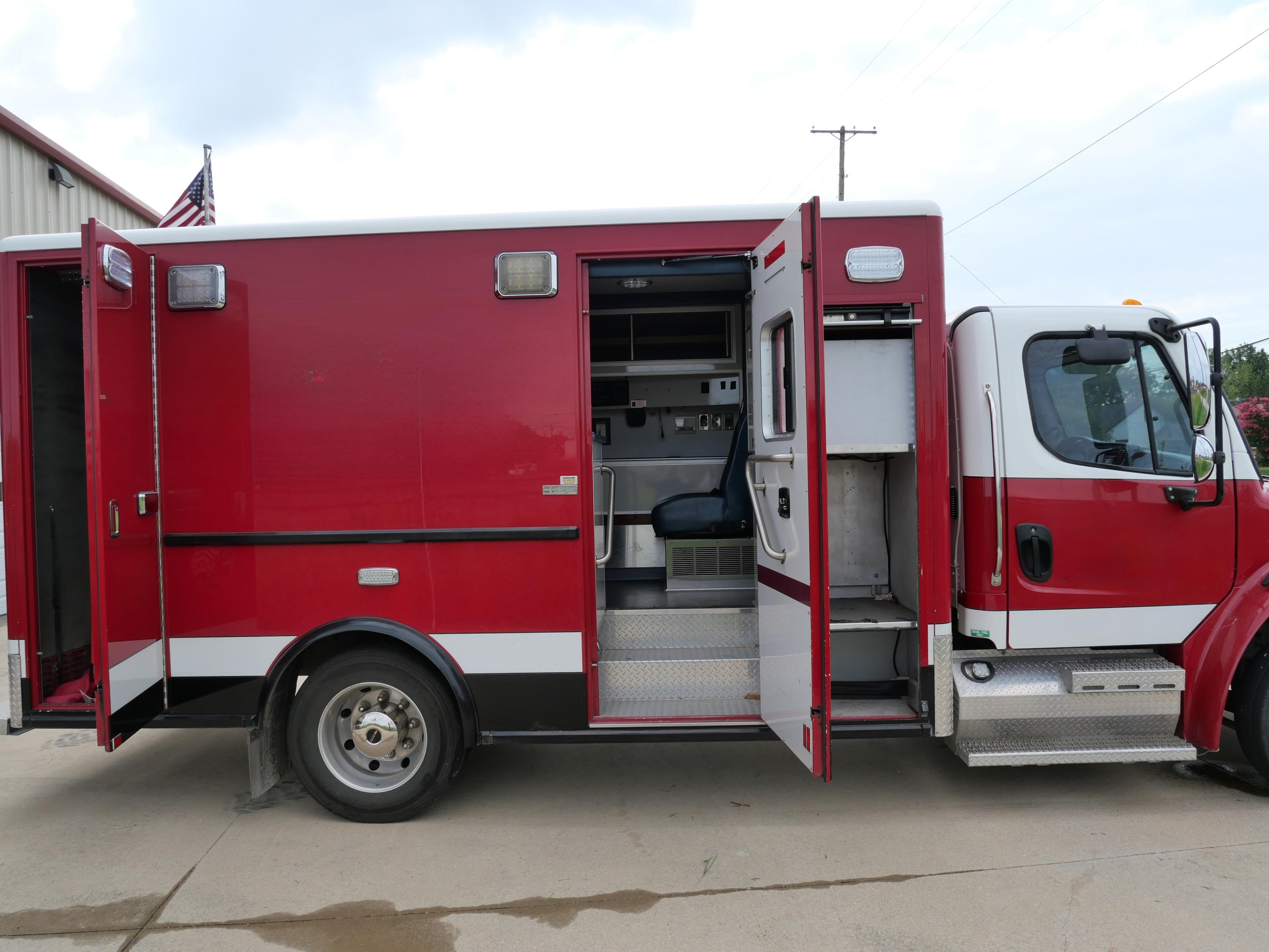 2010 Horton Freightliner Ambulance w/ Stryker Stretcher Type I - image 8