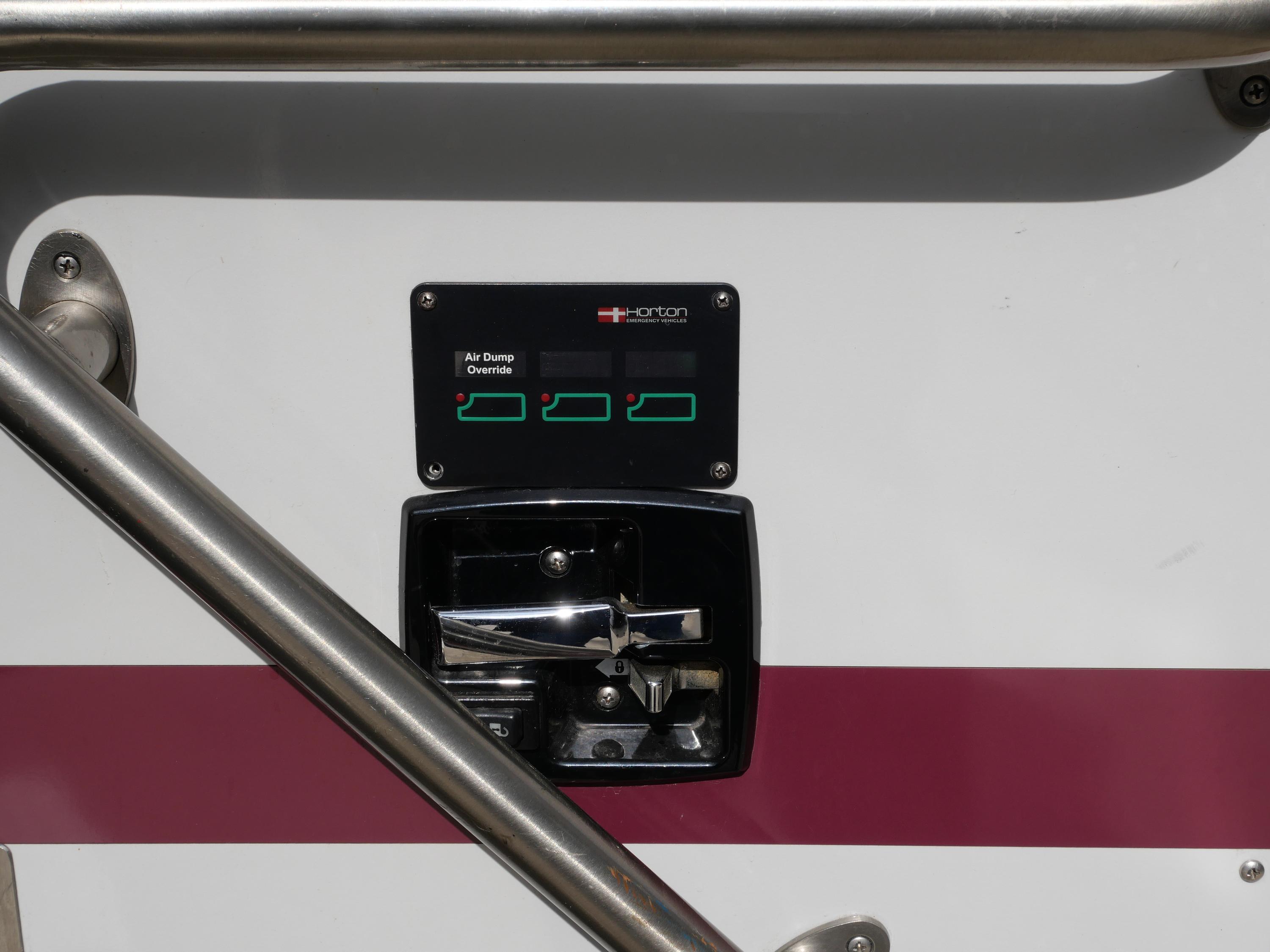 2010 Horton Freightliner Ambulance w/ Stryker Stretcher Type I - image 32