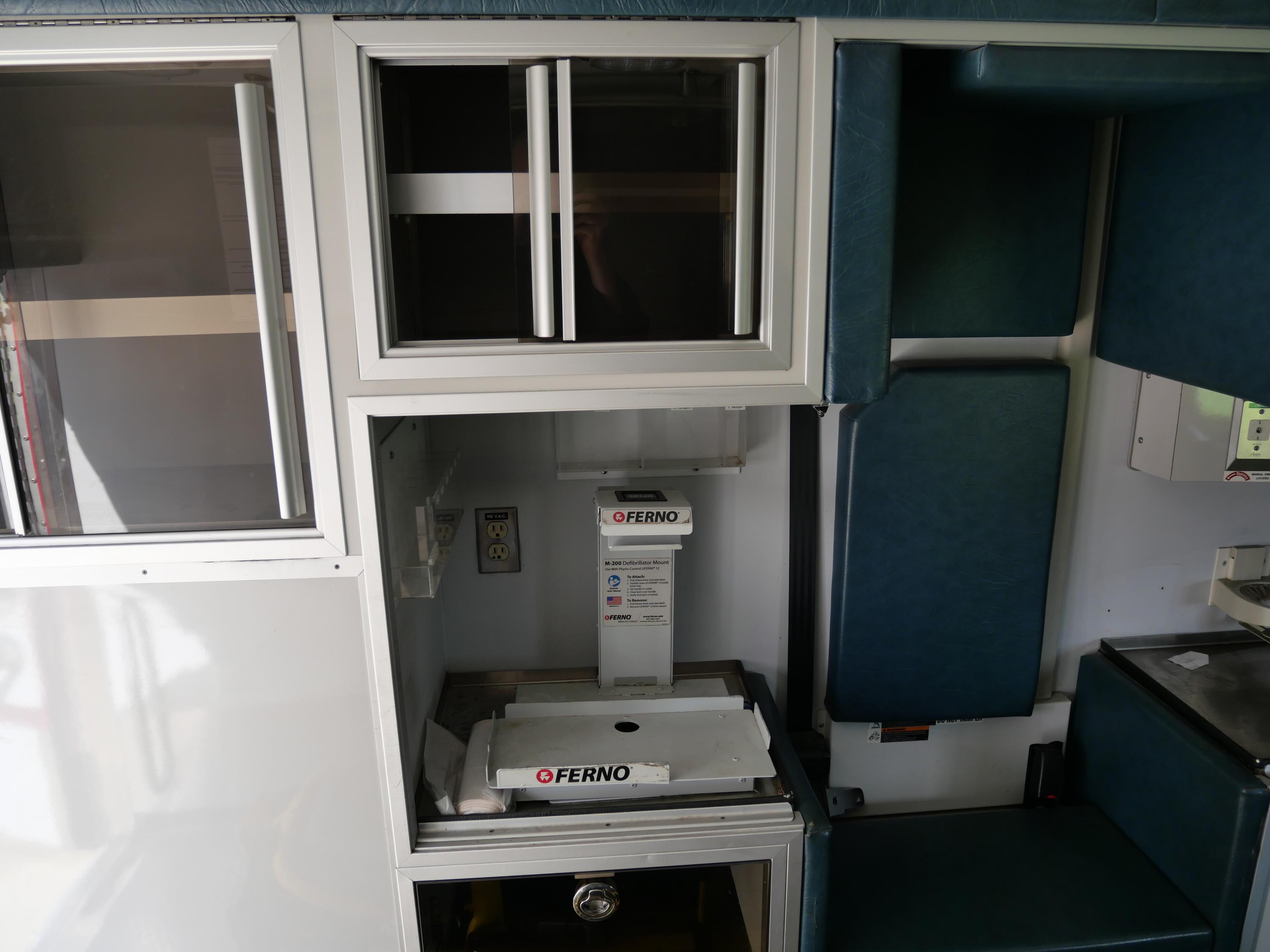 2010 Horton Freightliner Ambulance w/ Stryker Stretcher Type I - image 39