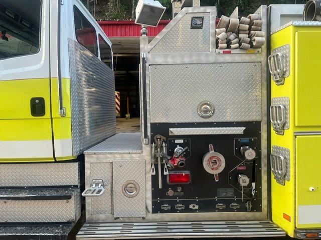 1999 Freightliner FL80 Pumper - image 7