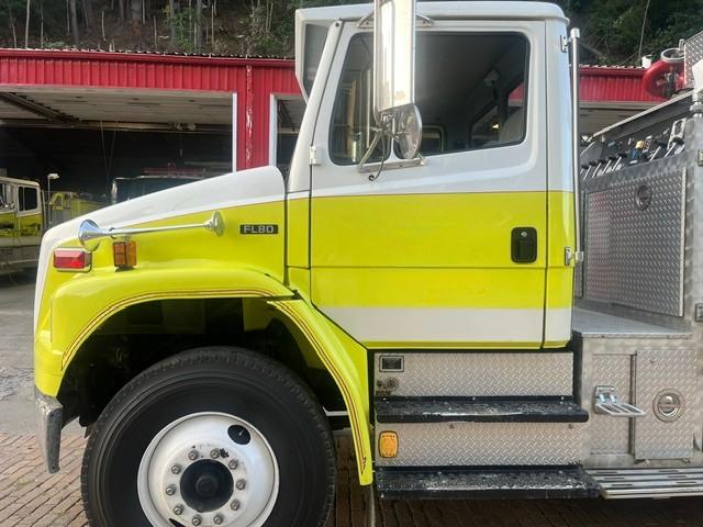 1999 Freightliner FL80 Pumper - image 2