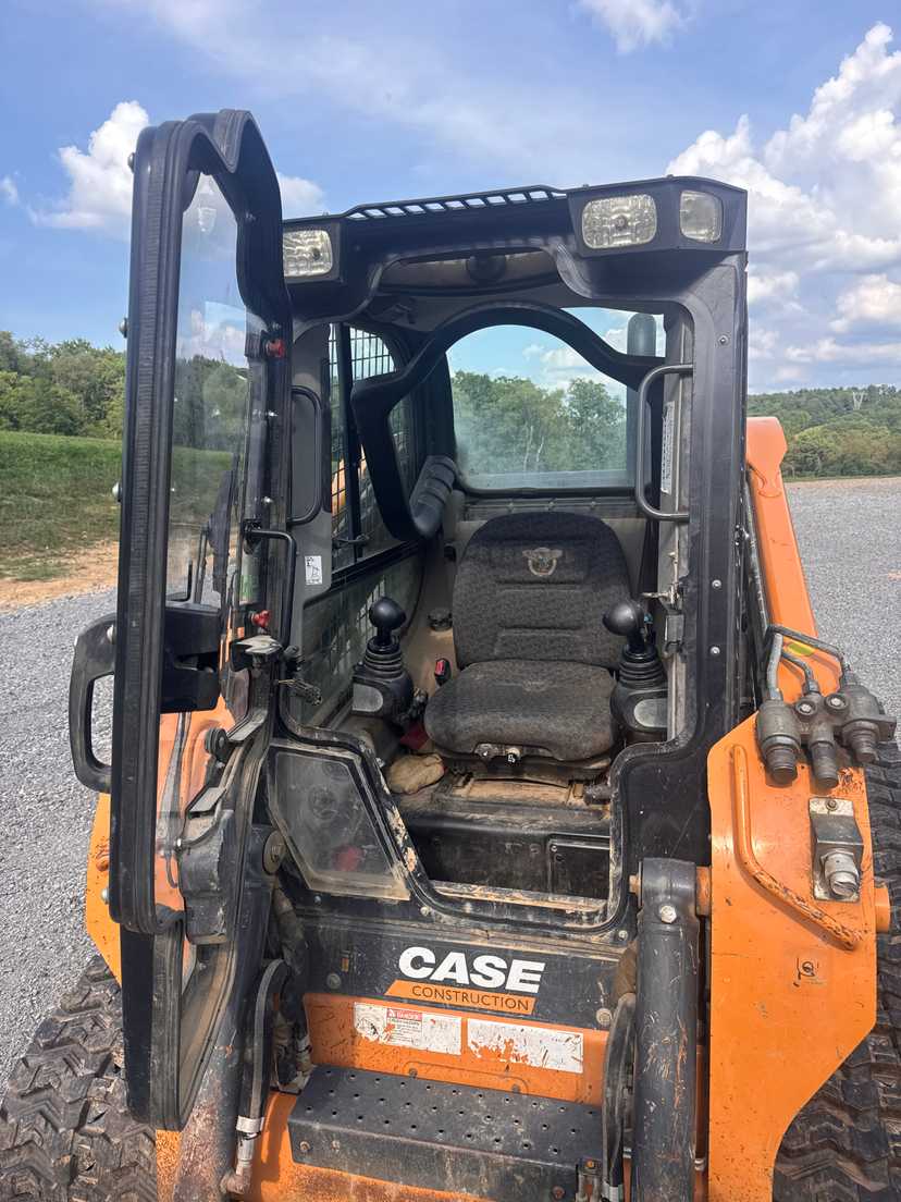 2019 Case TV370 Compact Track Loader — photo 5