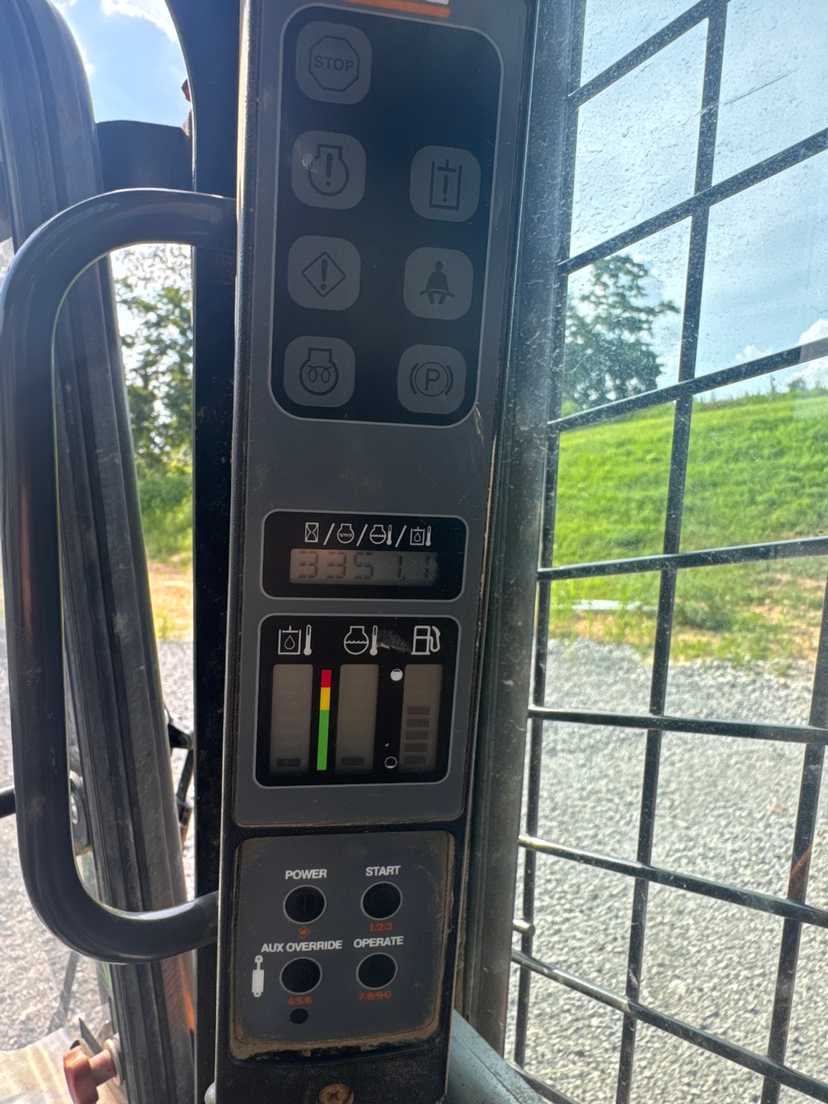2019 Case TV370 Compact Track Loader — photo 6