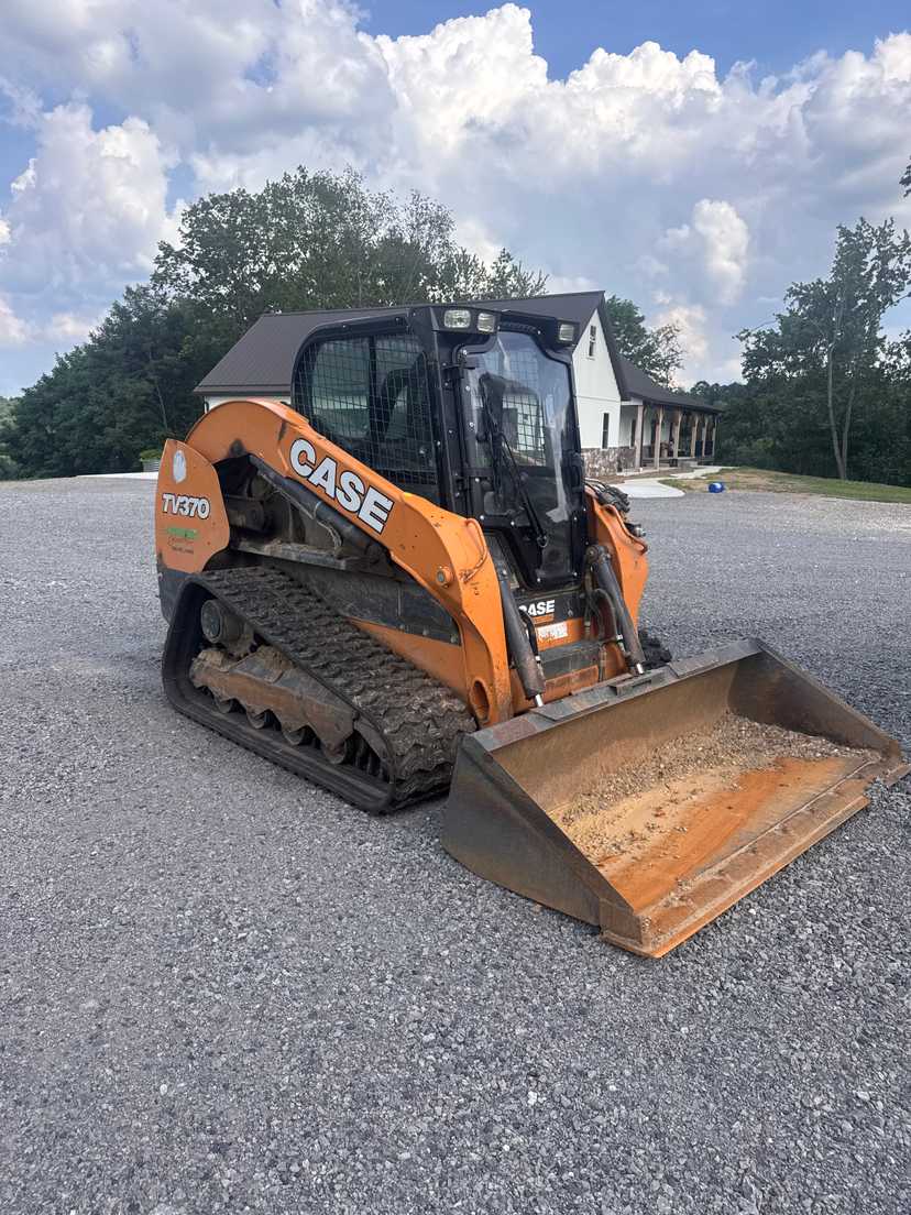 2019 Case TV370 Compact Track Loader — photo 2