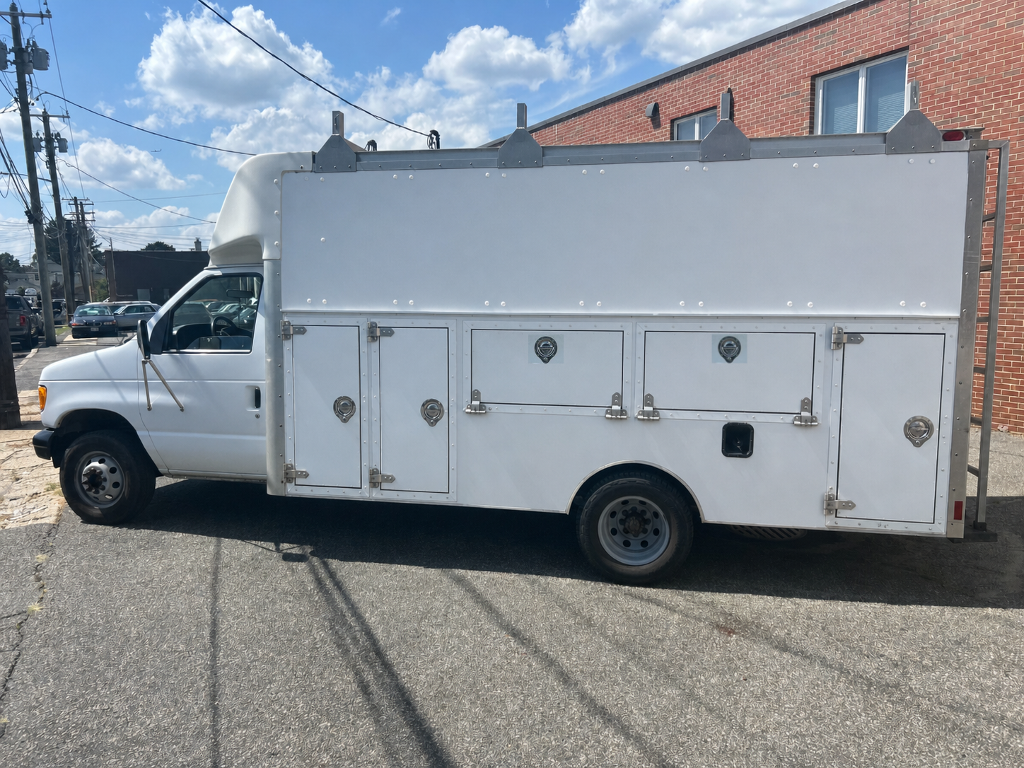 2002 Ford E-450 14' Utilimaster Service Truck - image 1