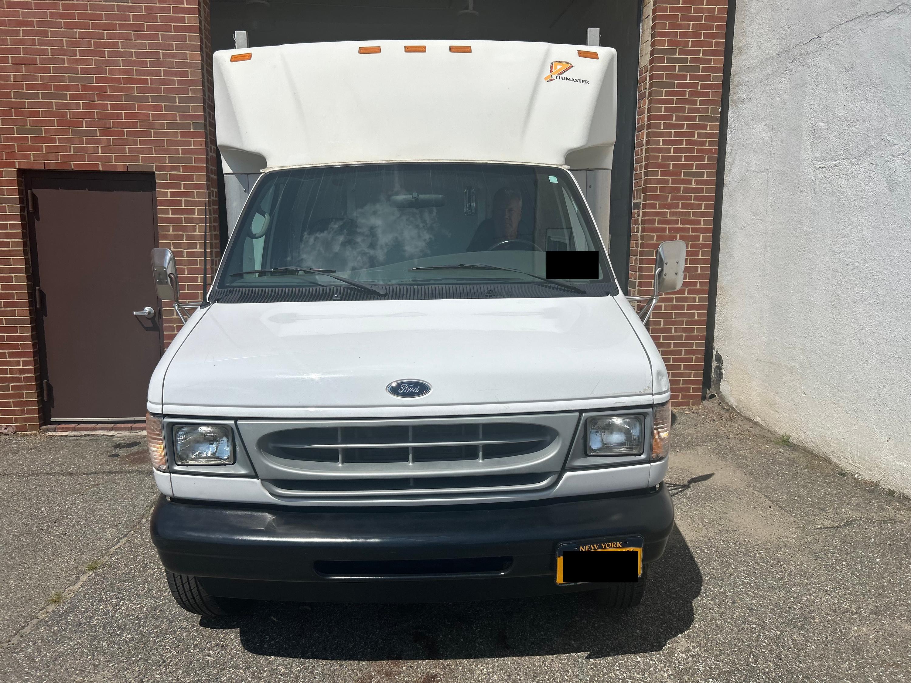 2002 Ford E-450 14' Utilimaster Service Truck - image 2