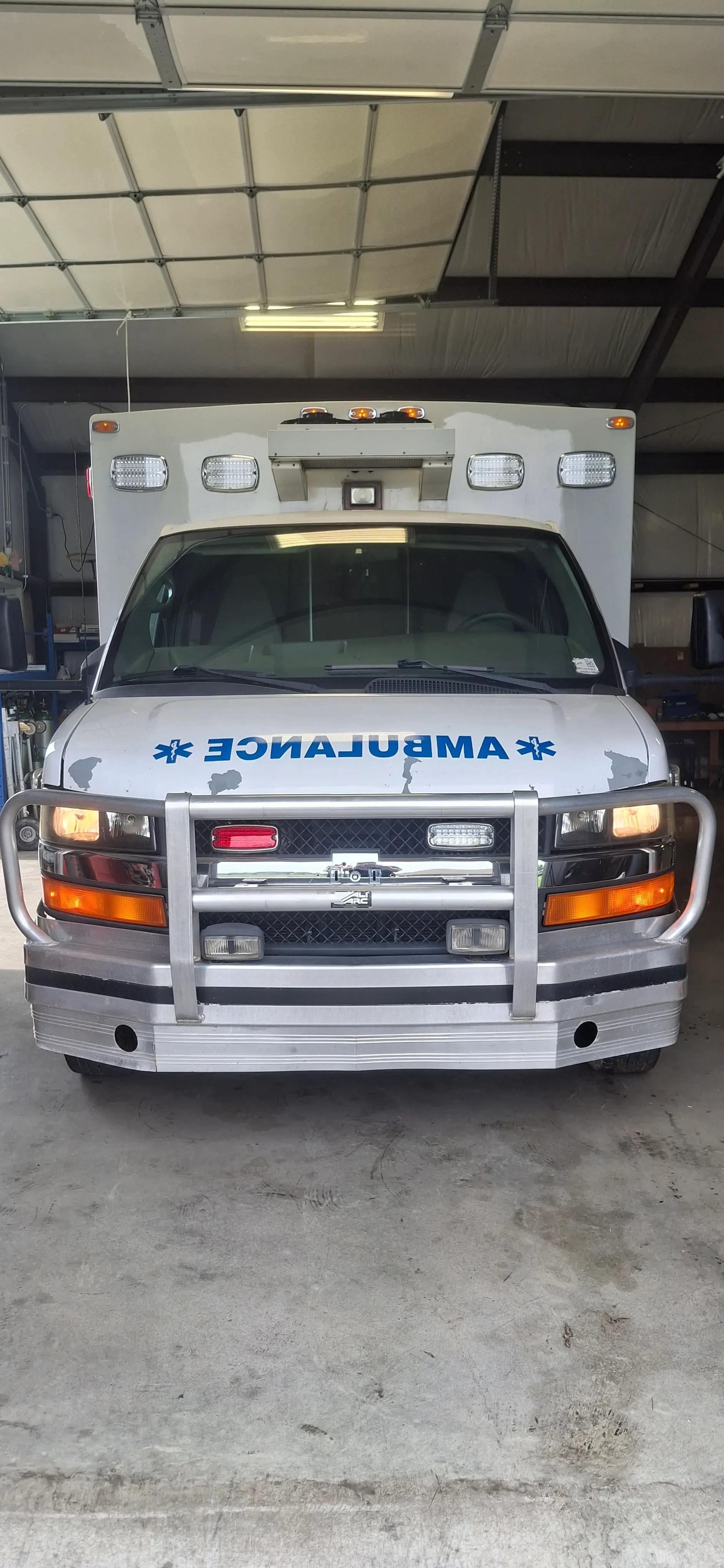2012 Chevy Express 4500 Braun Type III - image 1
