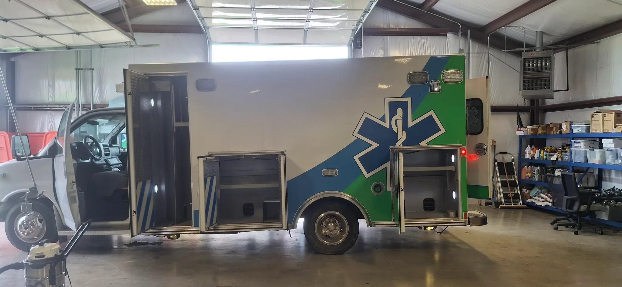 2012 Chevy Express 4500 Braun Type III - image 3