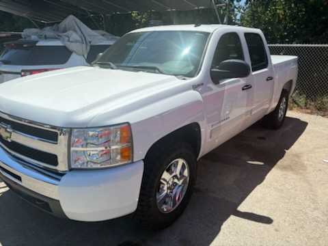 2010 Chevrolet Silvarado 4x4 Command Truck — photo 2
