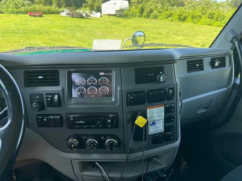 2017 Peterbilt 567 - image 14